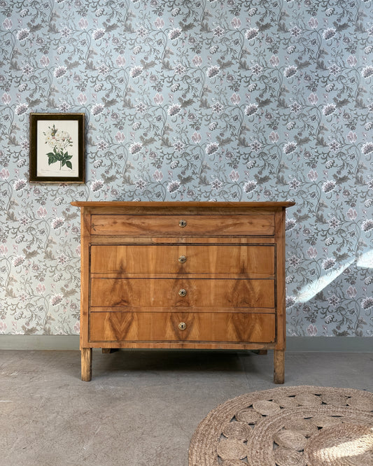 Commode ancienne en noyer