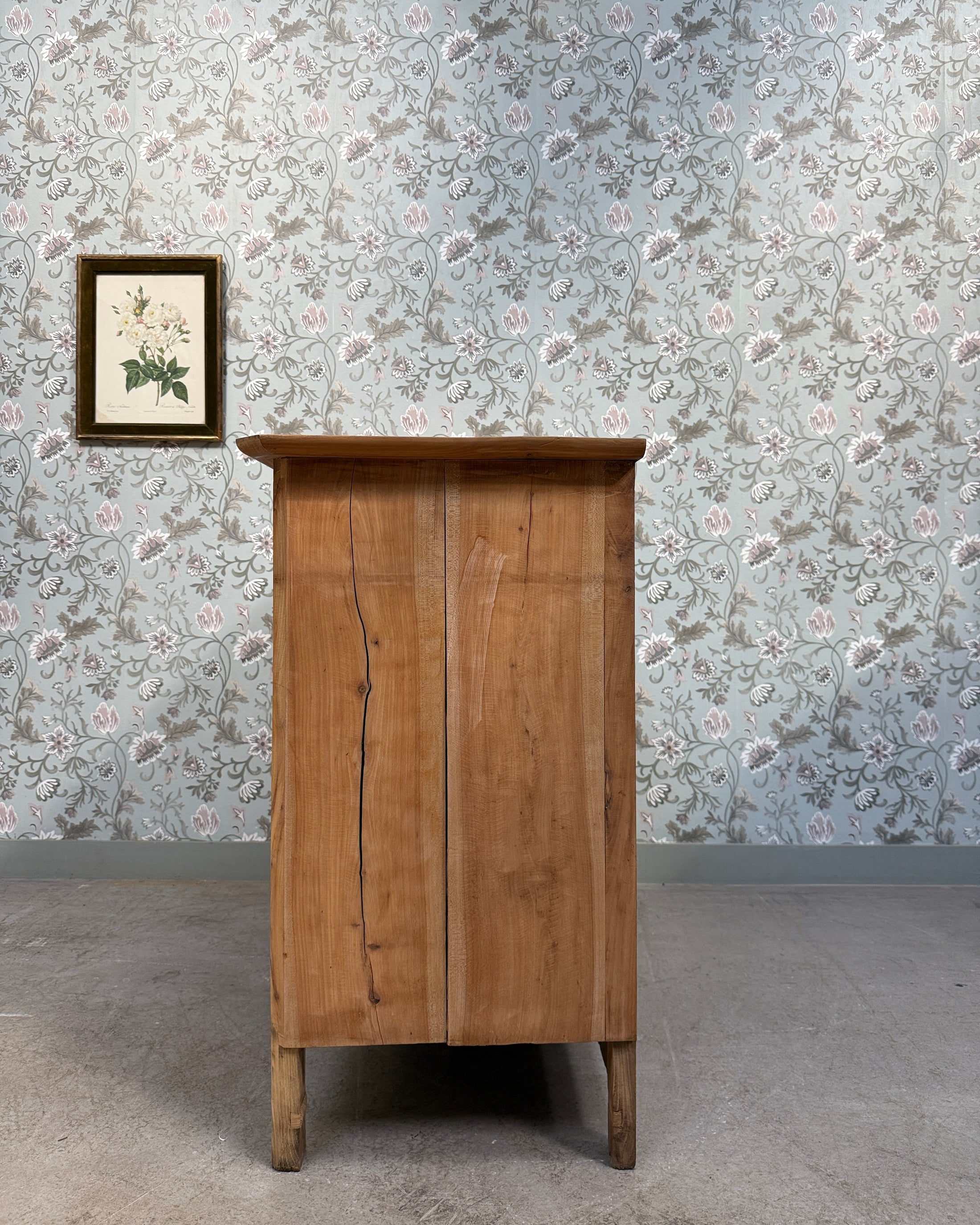 Commode ancienne en noyer