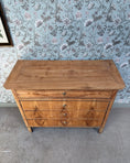 Charger l'image dans la visionneuse de la galerie, Commode ancienne en noyer
