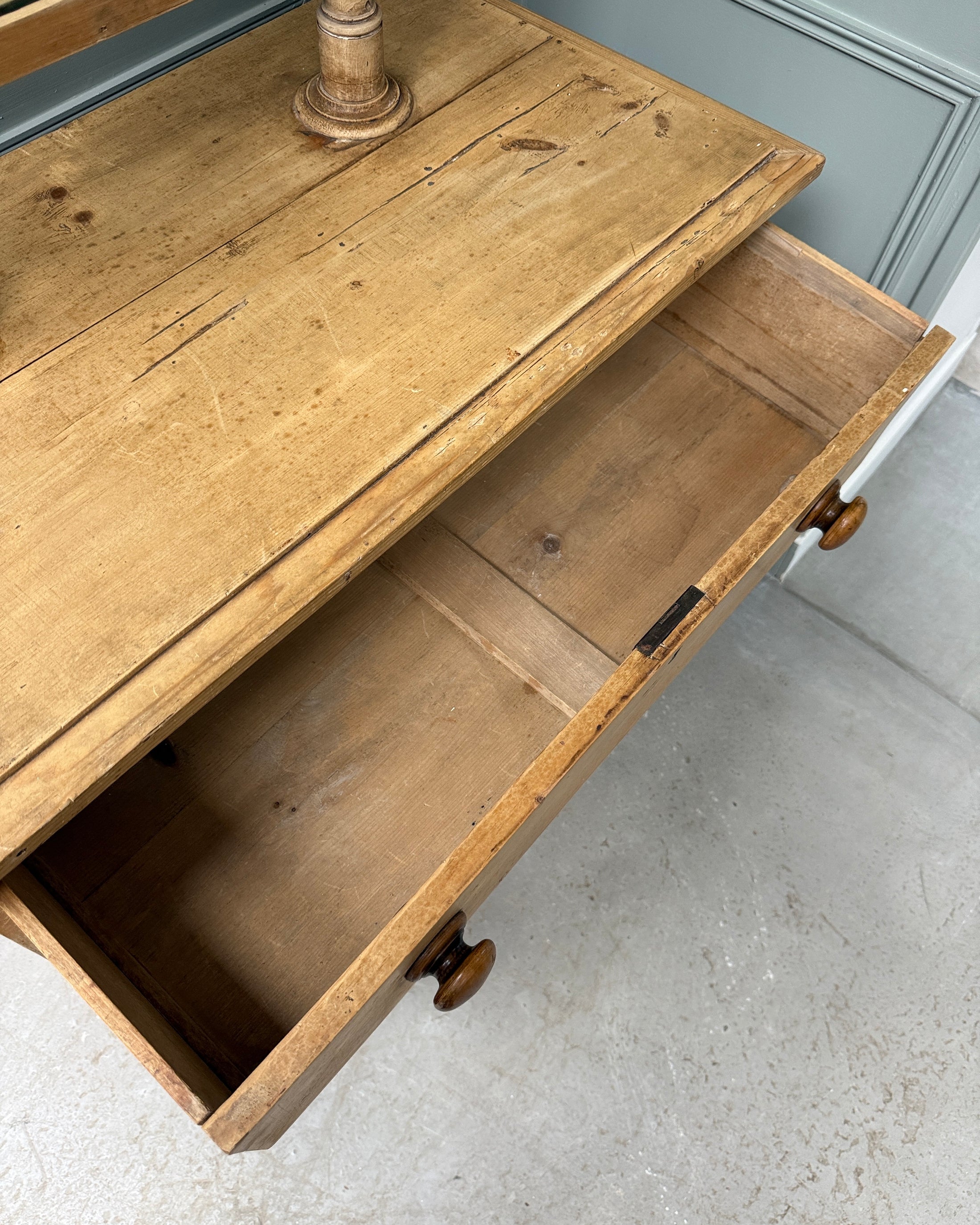 Commode anglaise coiffeuse en pin