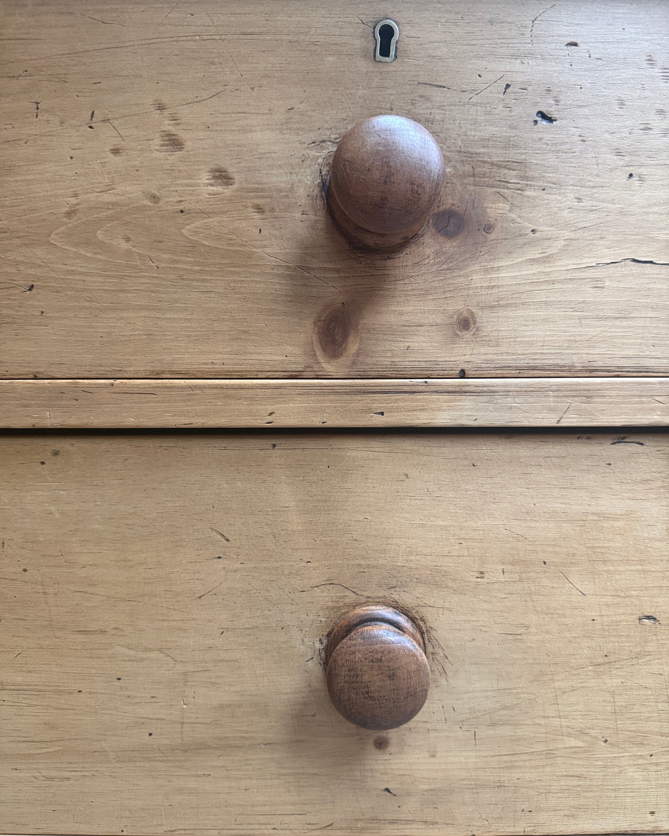 Commode anglaise en pin