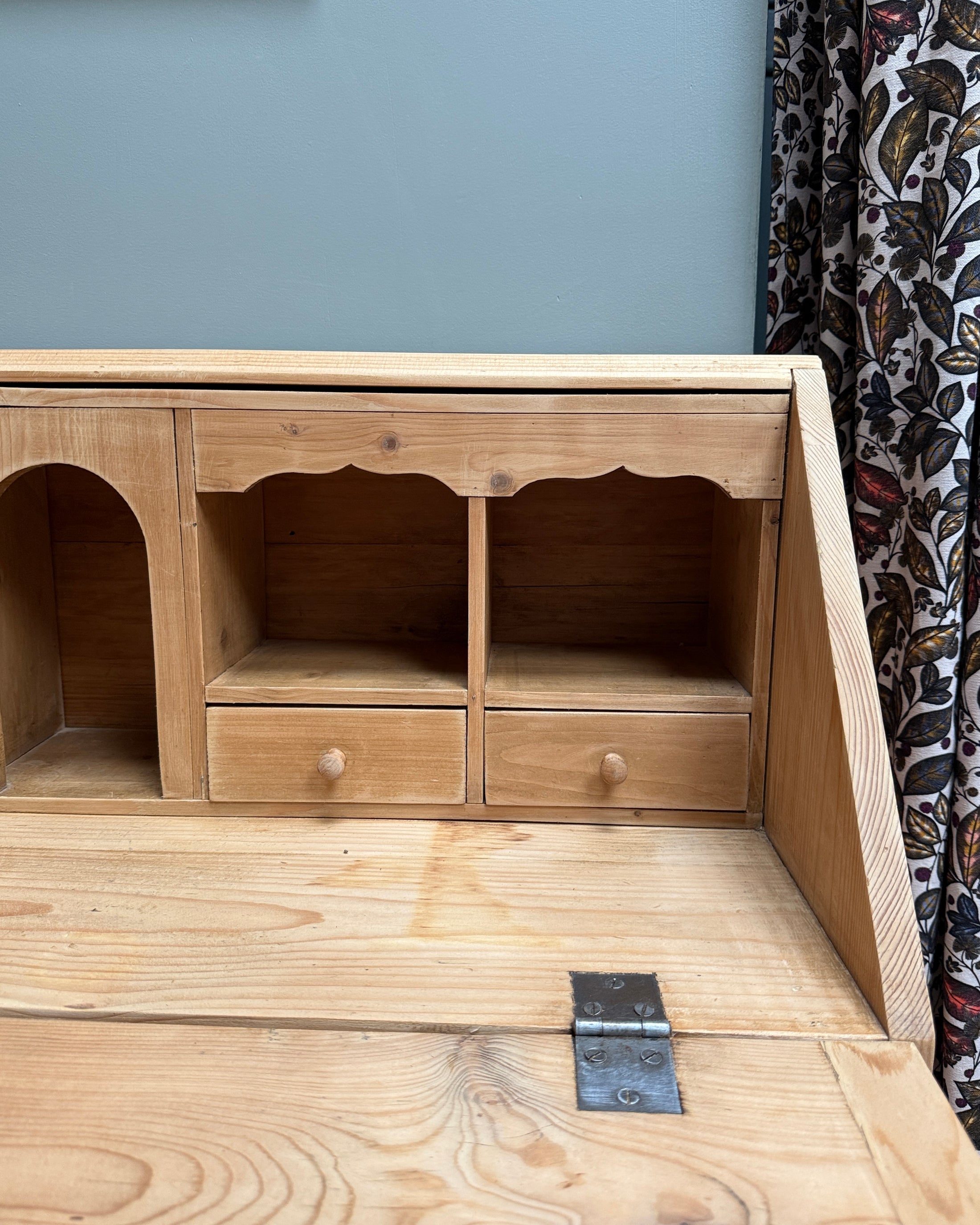 Commode anglaise scriban en pin