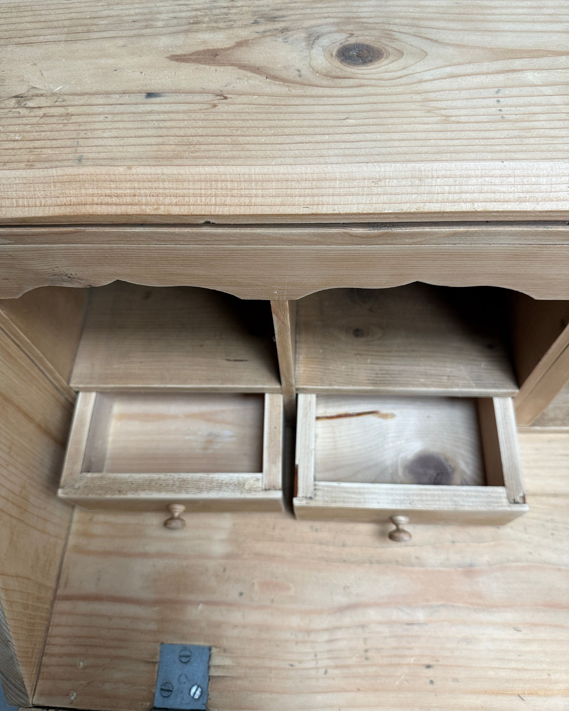 Commode anglaise scriban en pin