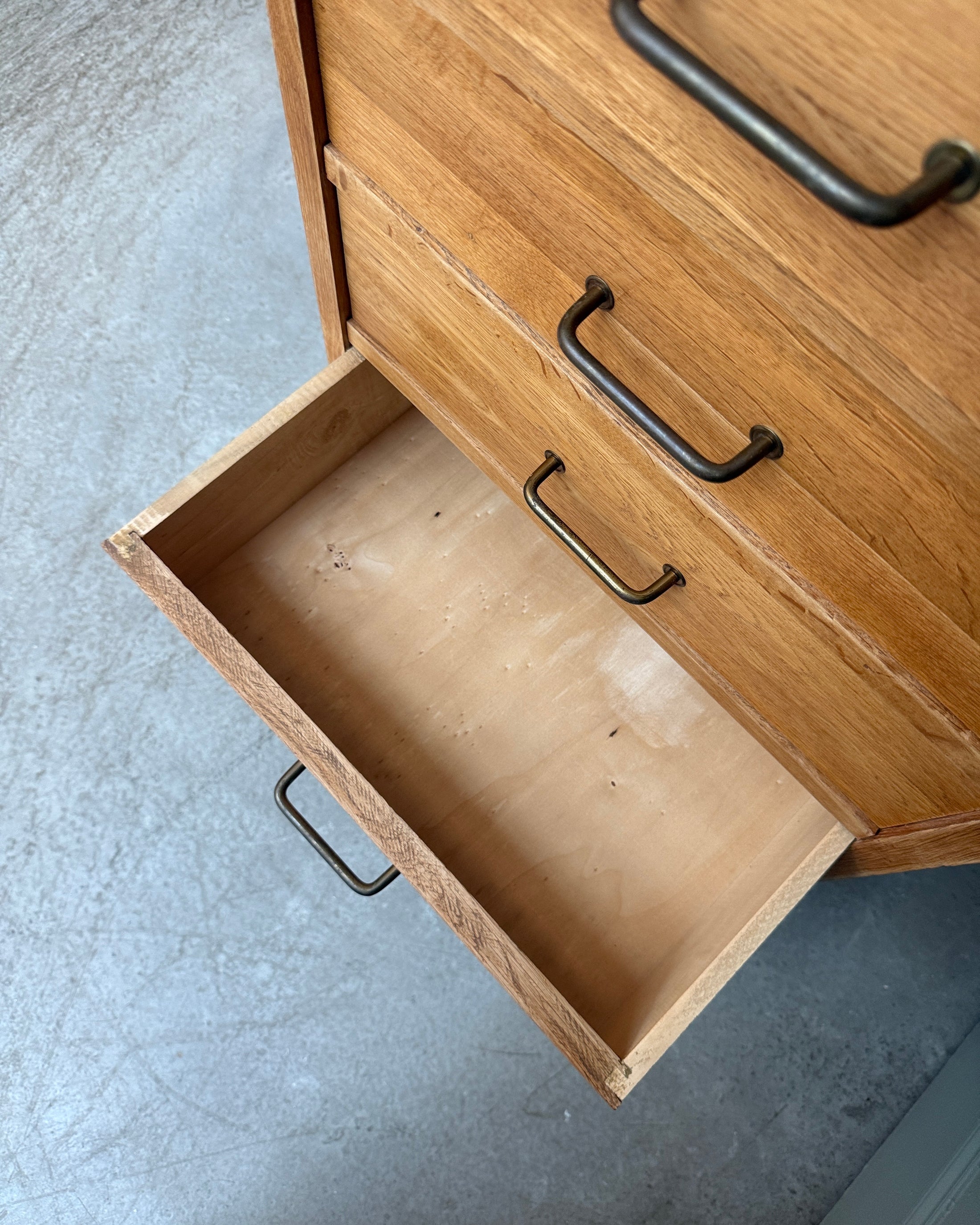 Petite commode vintage en chêne
