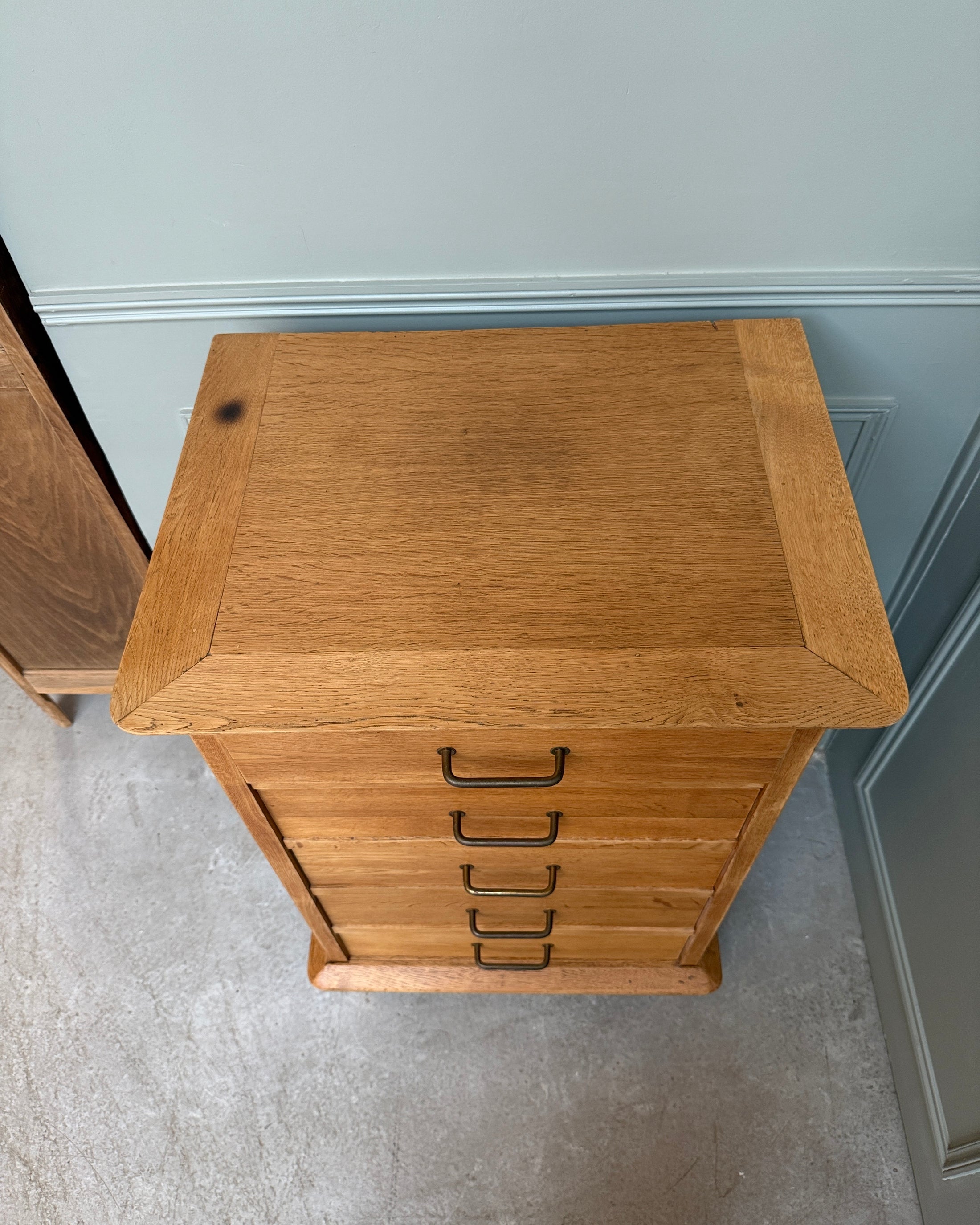 Petite commode vintage en chêne