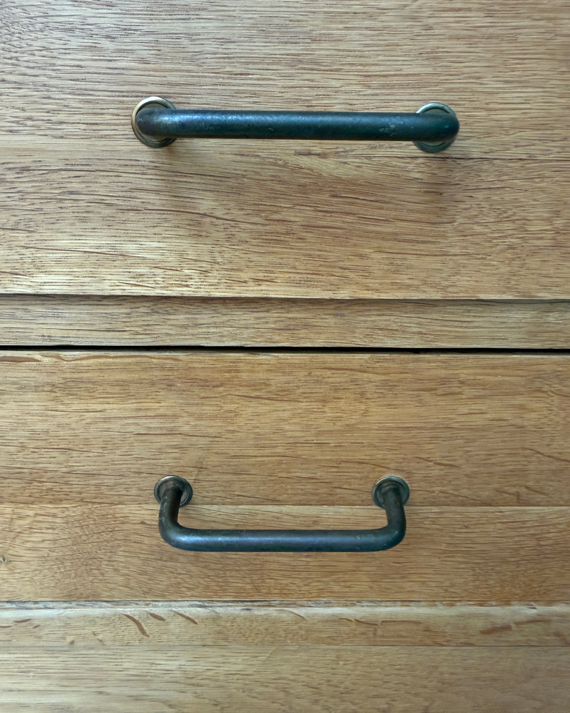 Petite commode vintage en chêne