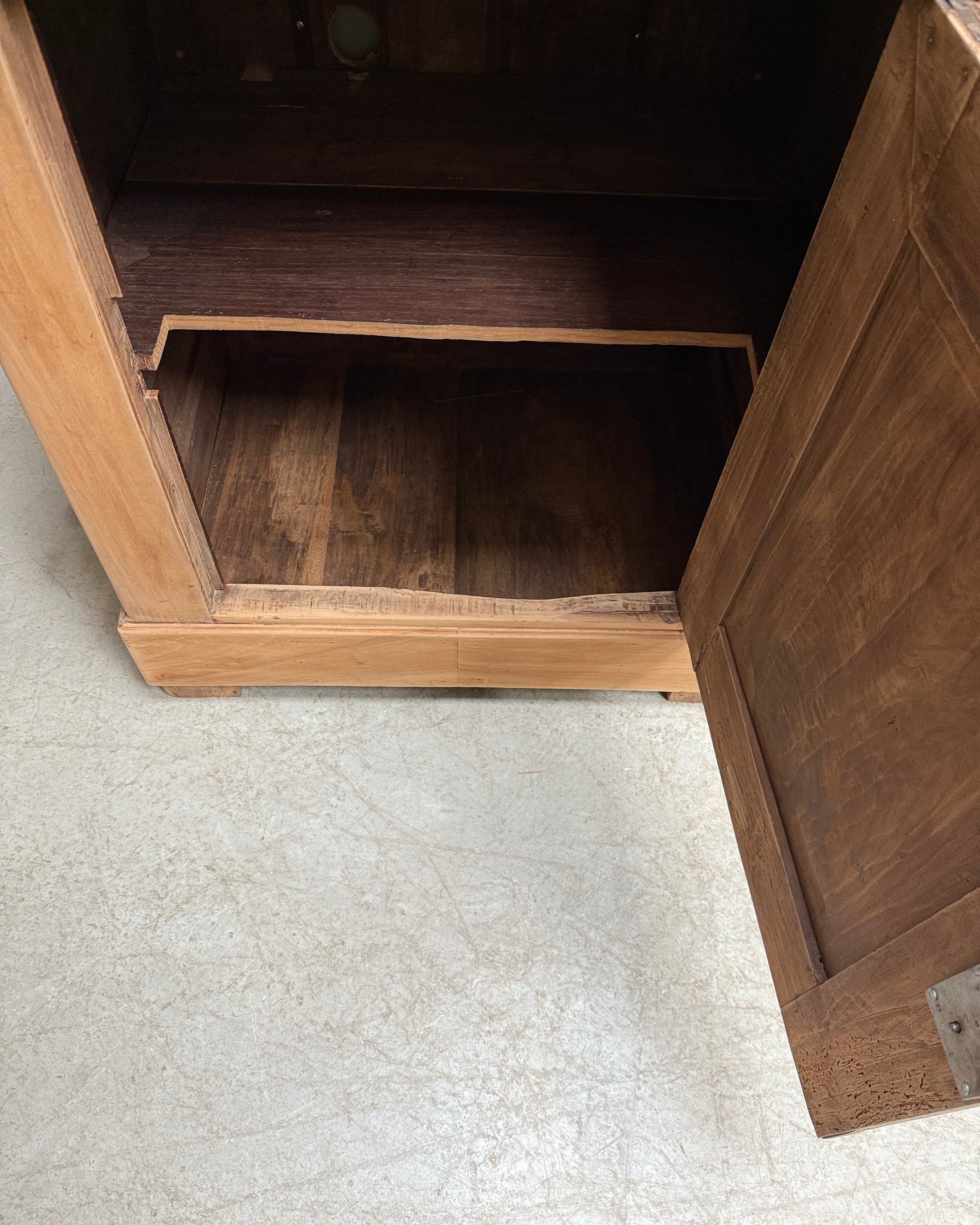 Grand confiturier en noyer