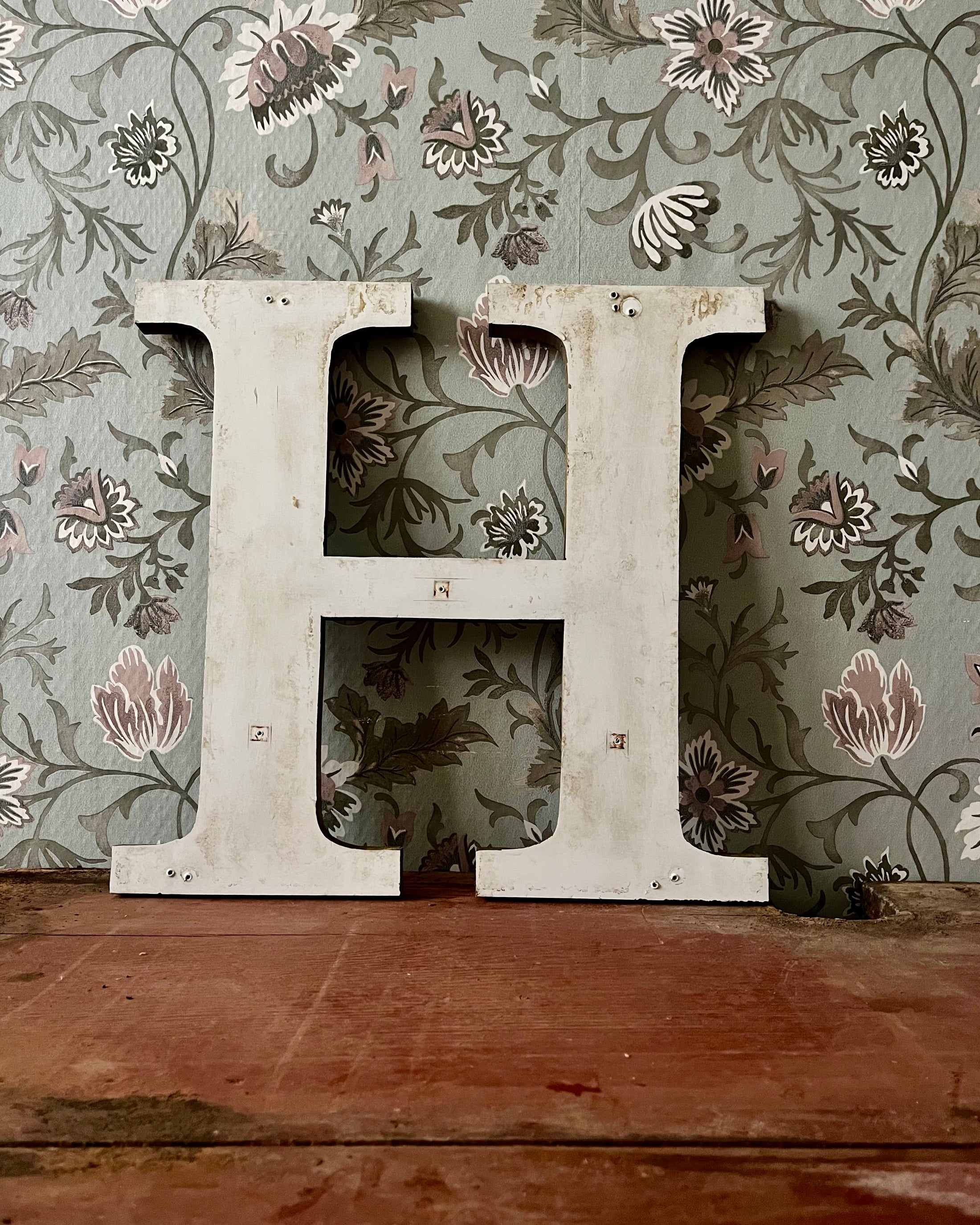 Lettre enseigne ancienne d'occasion - Décoration Lettre enseigne ancienne d'occasion - Décoration