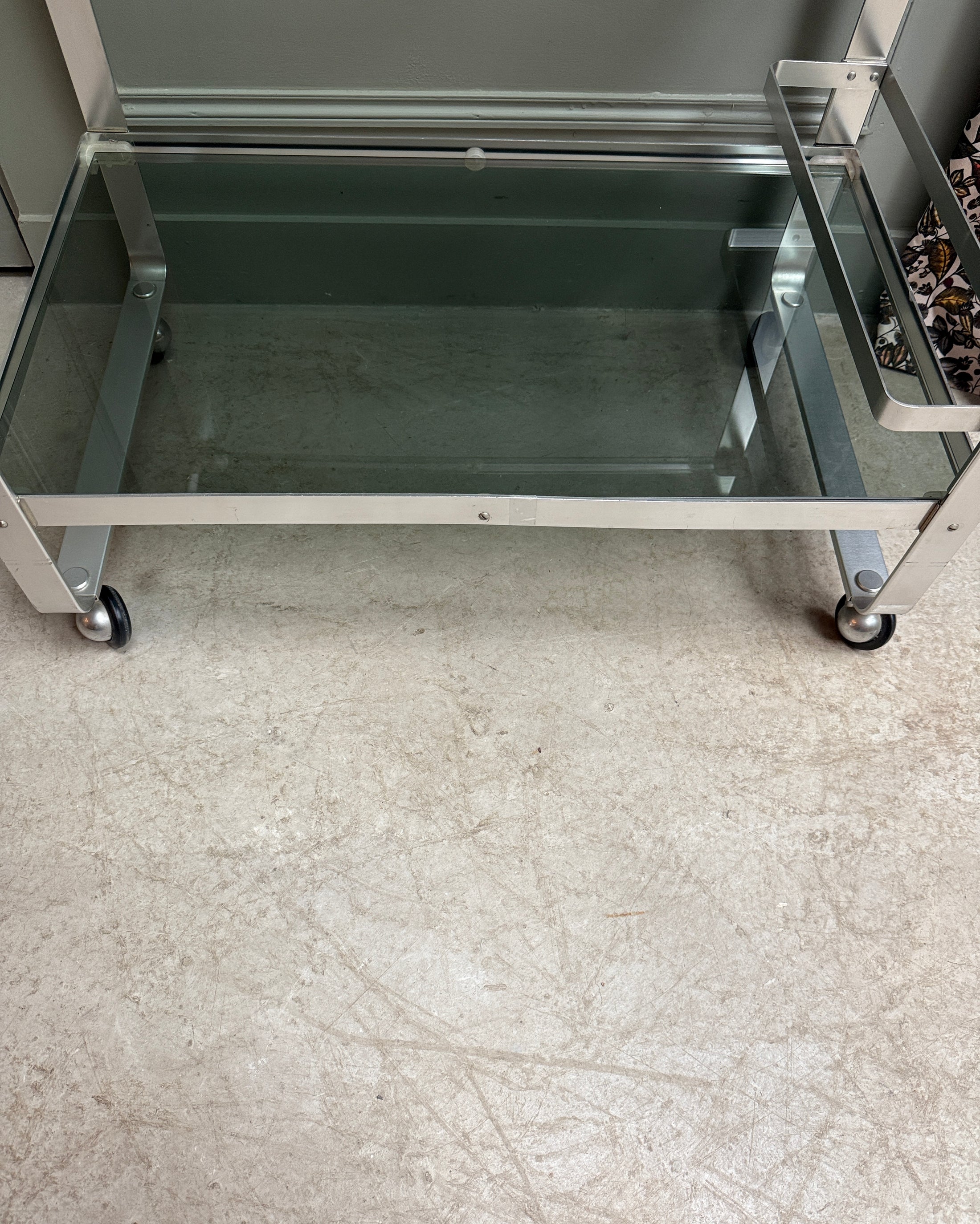 Desserte vintage en verre et métal chromé