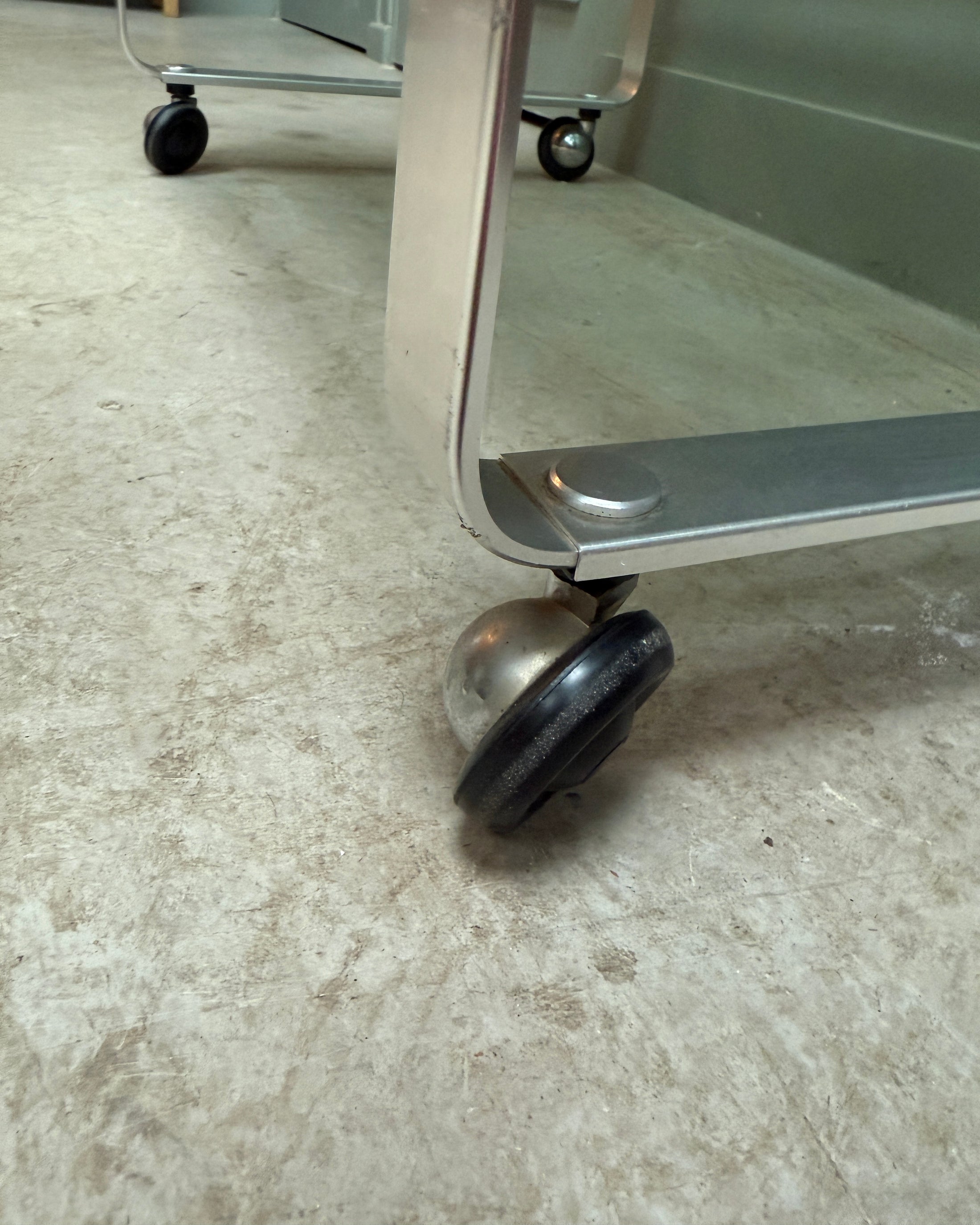 Desserte vintage en verre et métal chromé