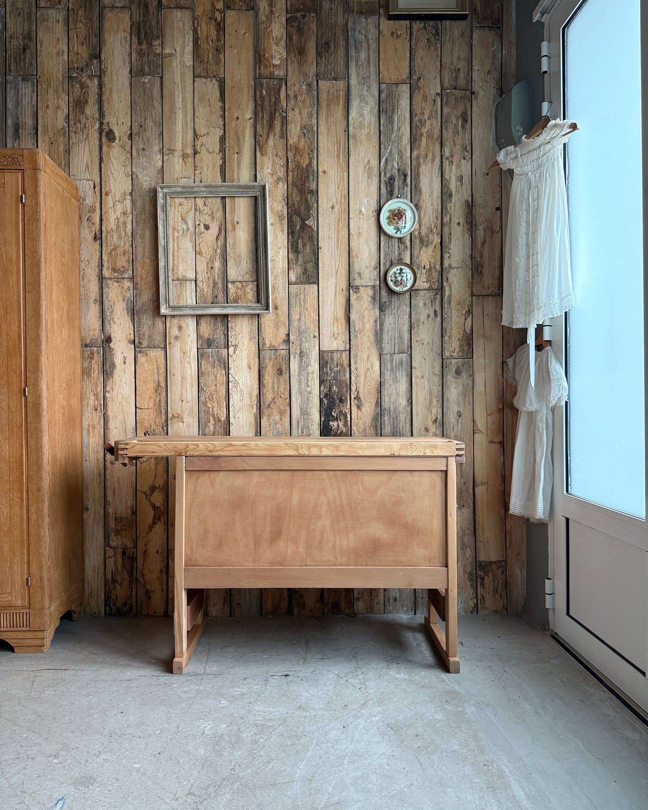 Etabli vintage avec placard à rideau