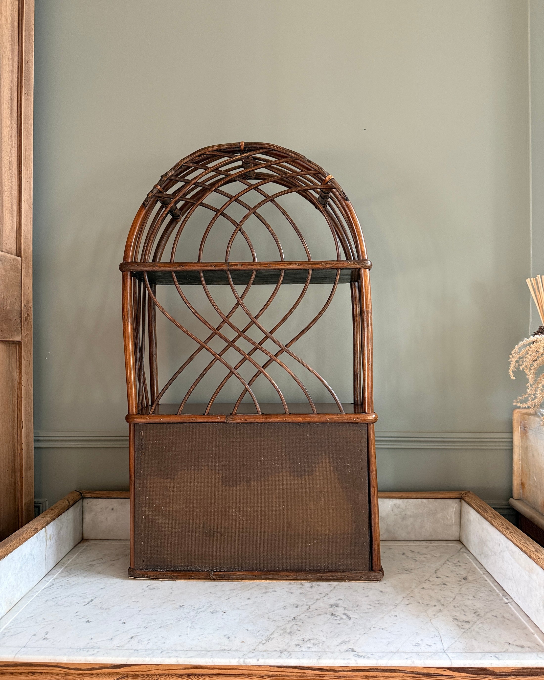 Étagère vintage en rotin