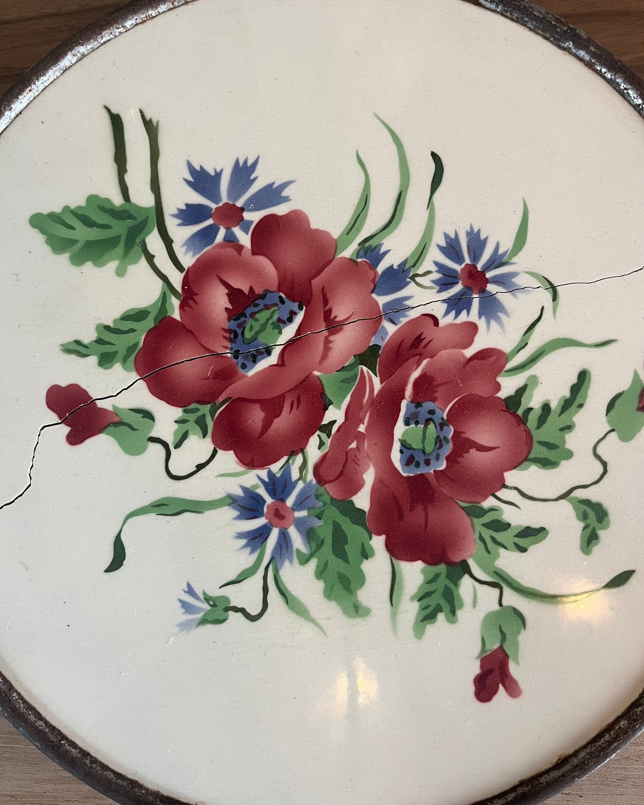 Dessous de plats en faïence et métal tournant