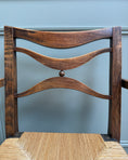 Charger l'image dans la visionneuse de la galerie, Fauteuil ancien en bois et assise paillée
