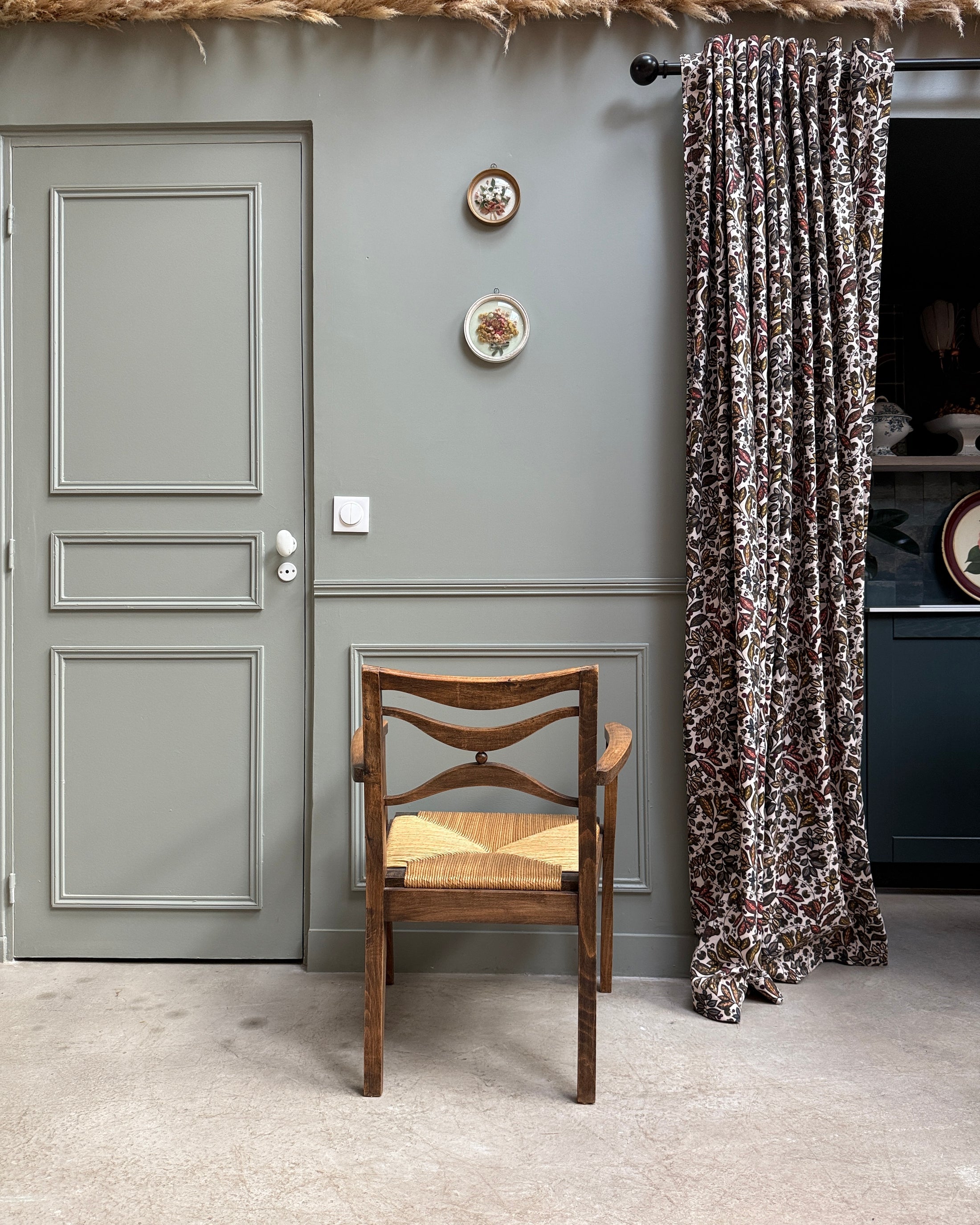 Fauteuil ancien en bois et assise paillée