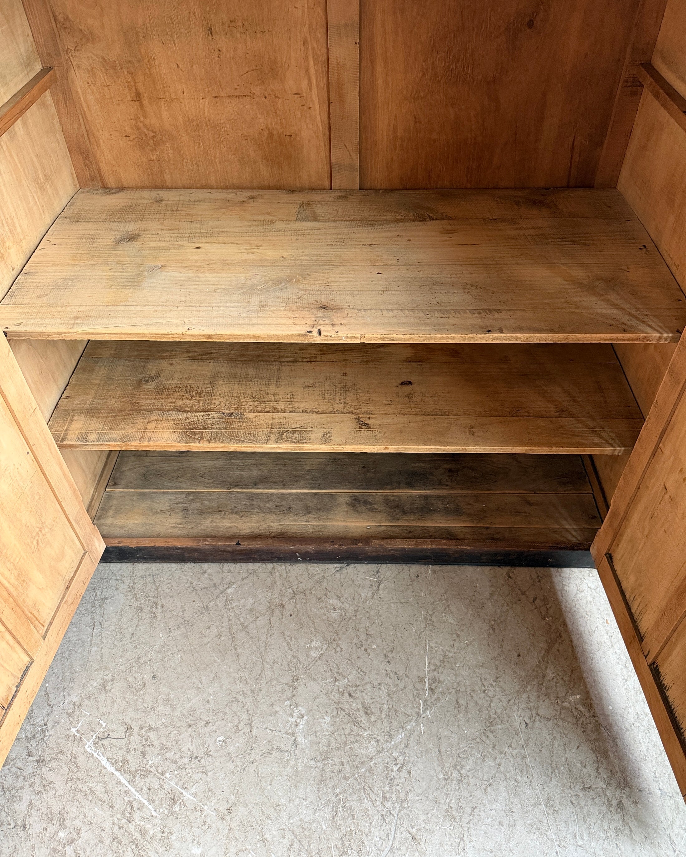 Grand buffet parisien patine noire