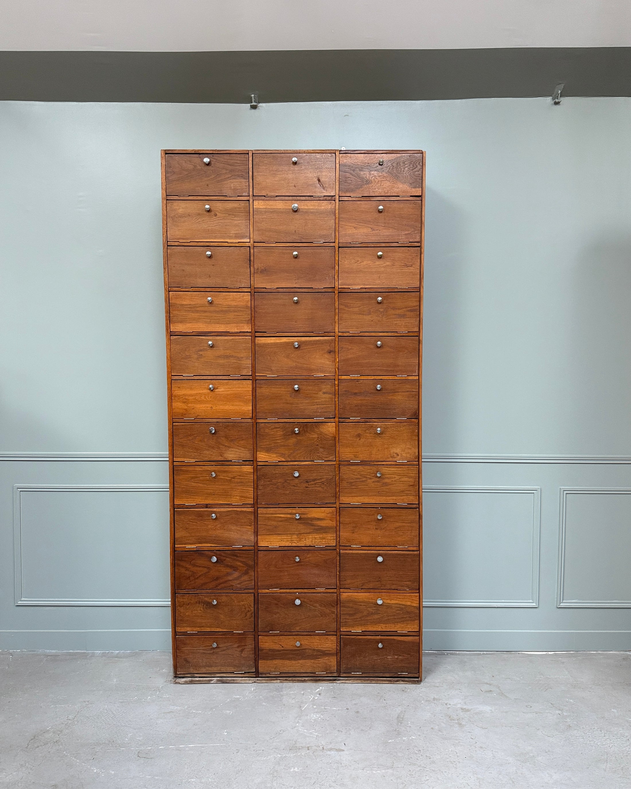 Grand meuble de notaire à clapets