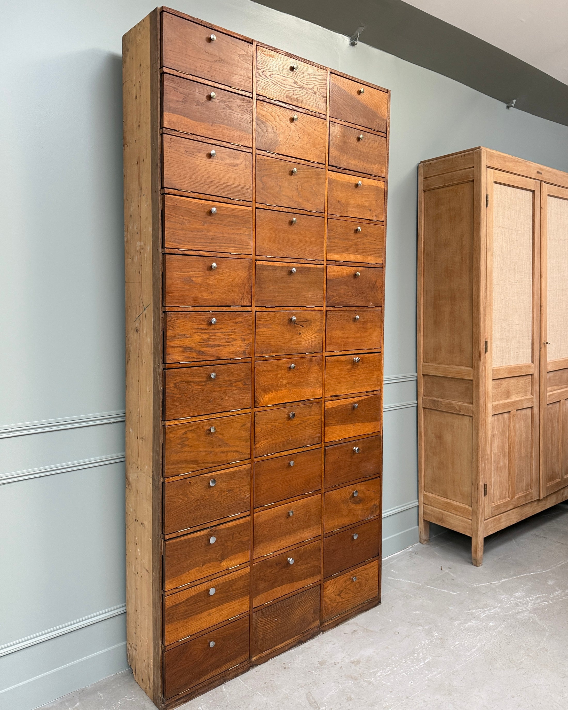 Grand meuble de notaire à clapets