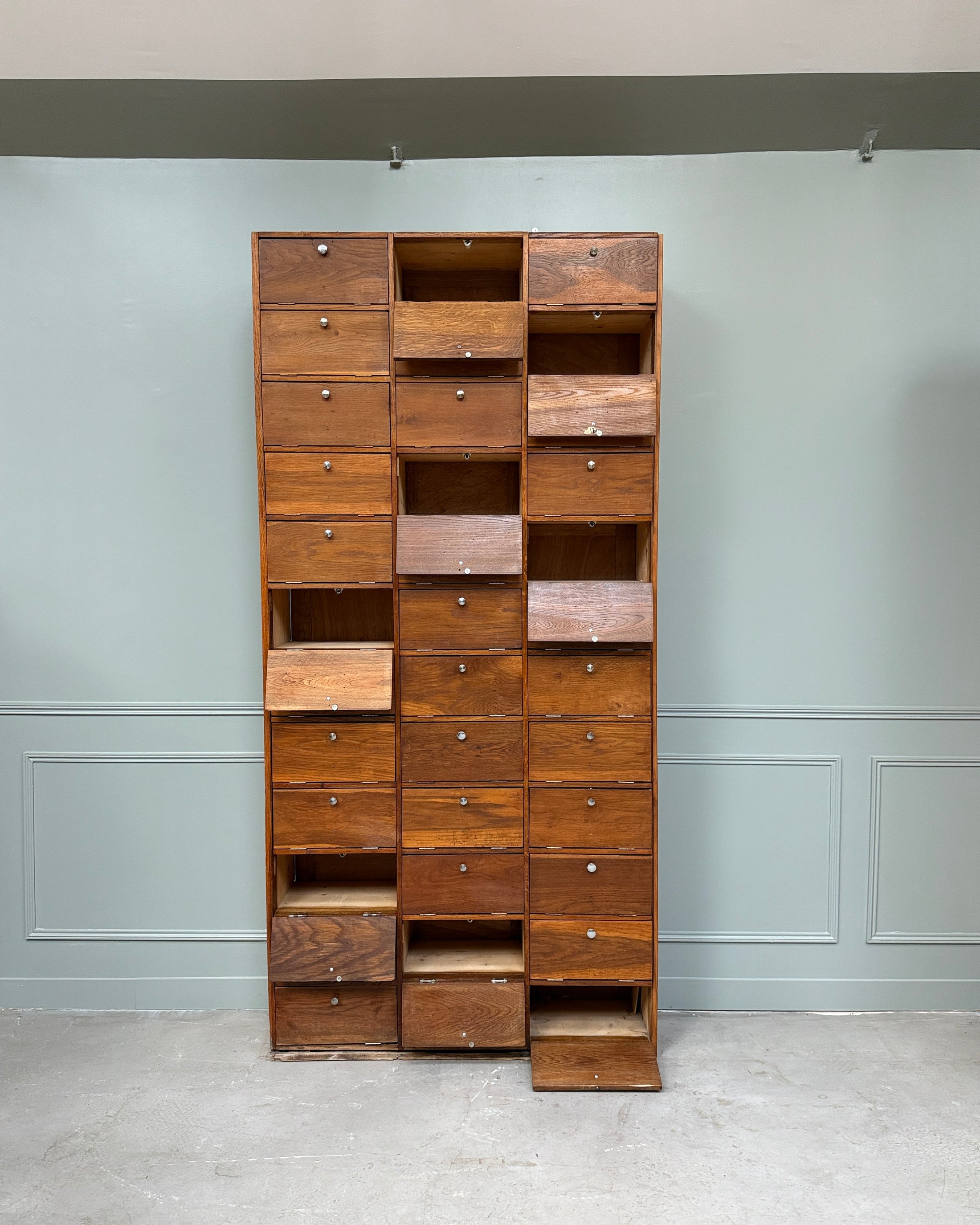 Grand meuble de notaire à clapets