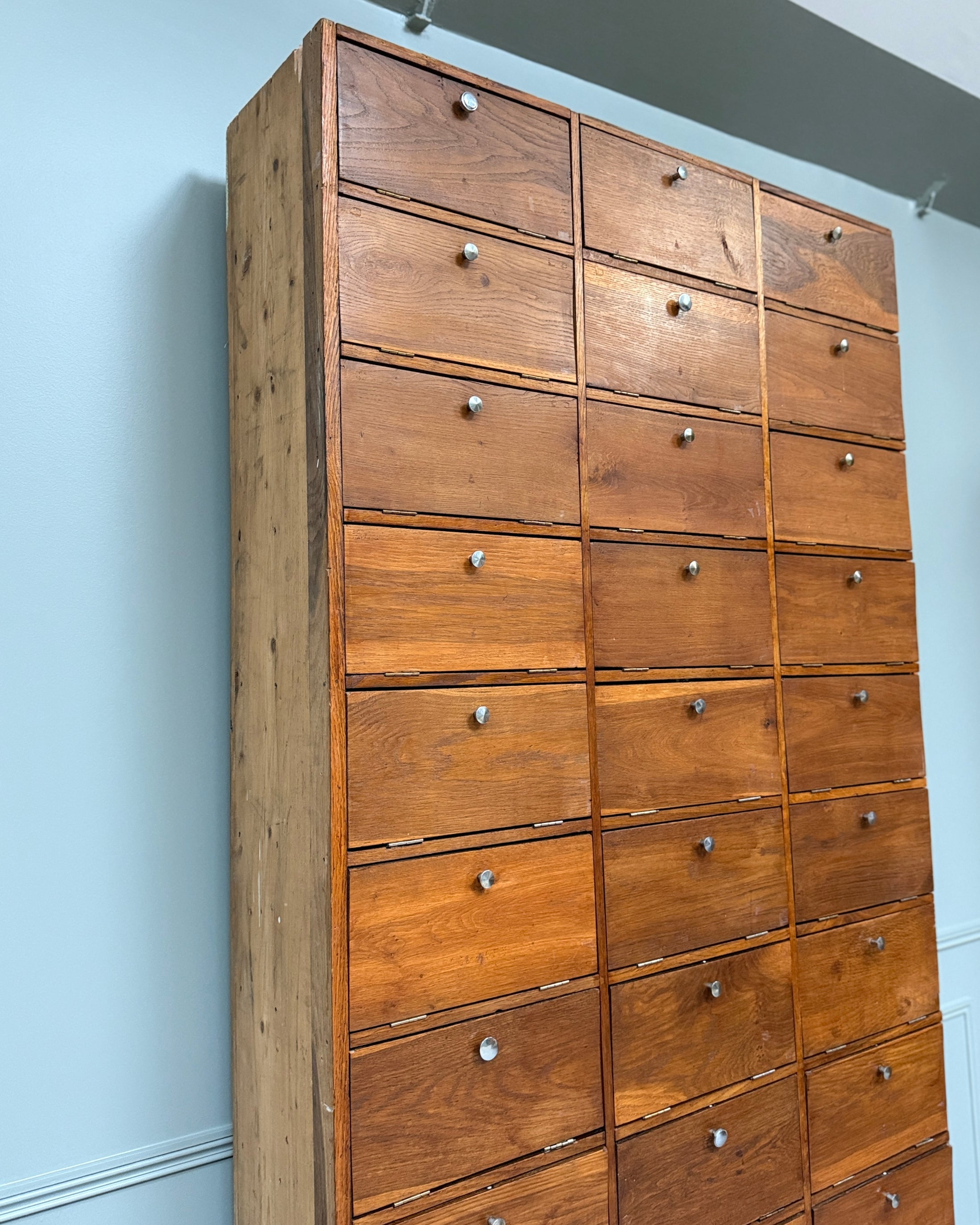 Grand meuble de notaire à clapets