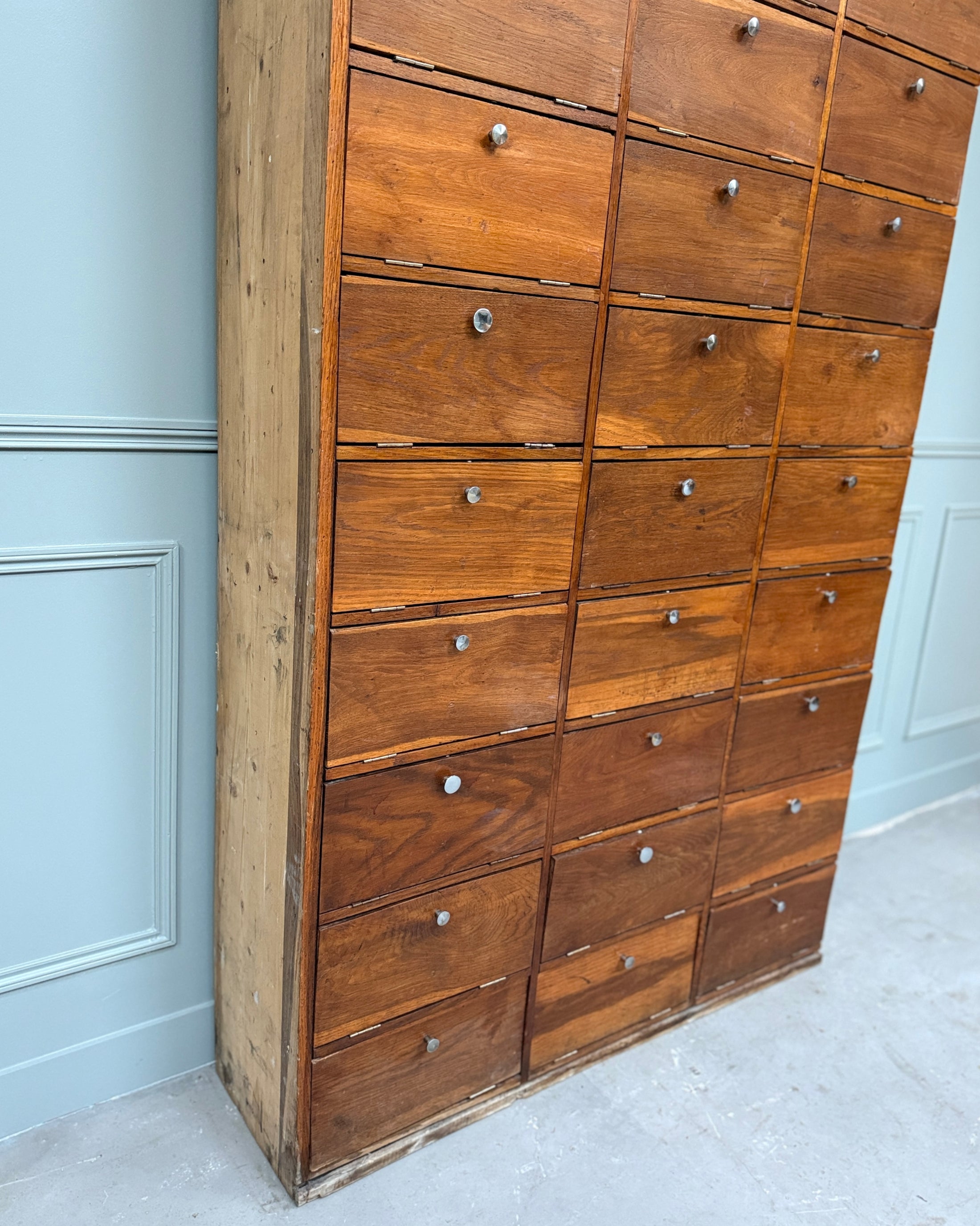 Grand meuble de notaire à clapets