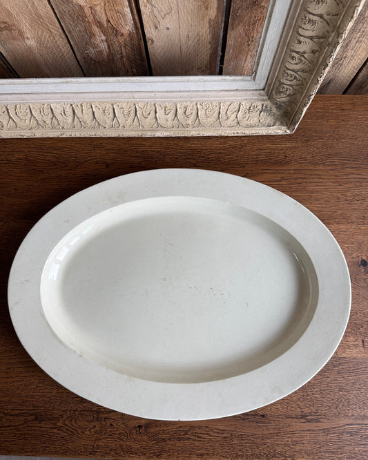 Grand plat blanc terre de fer