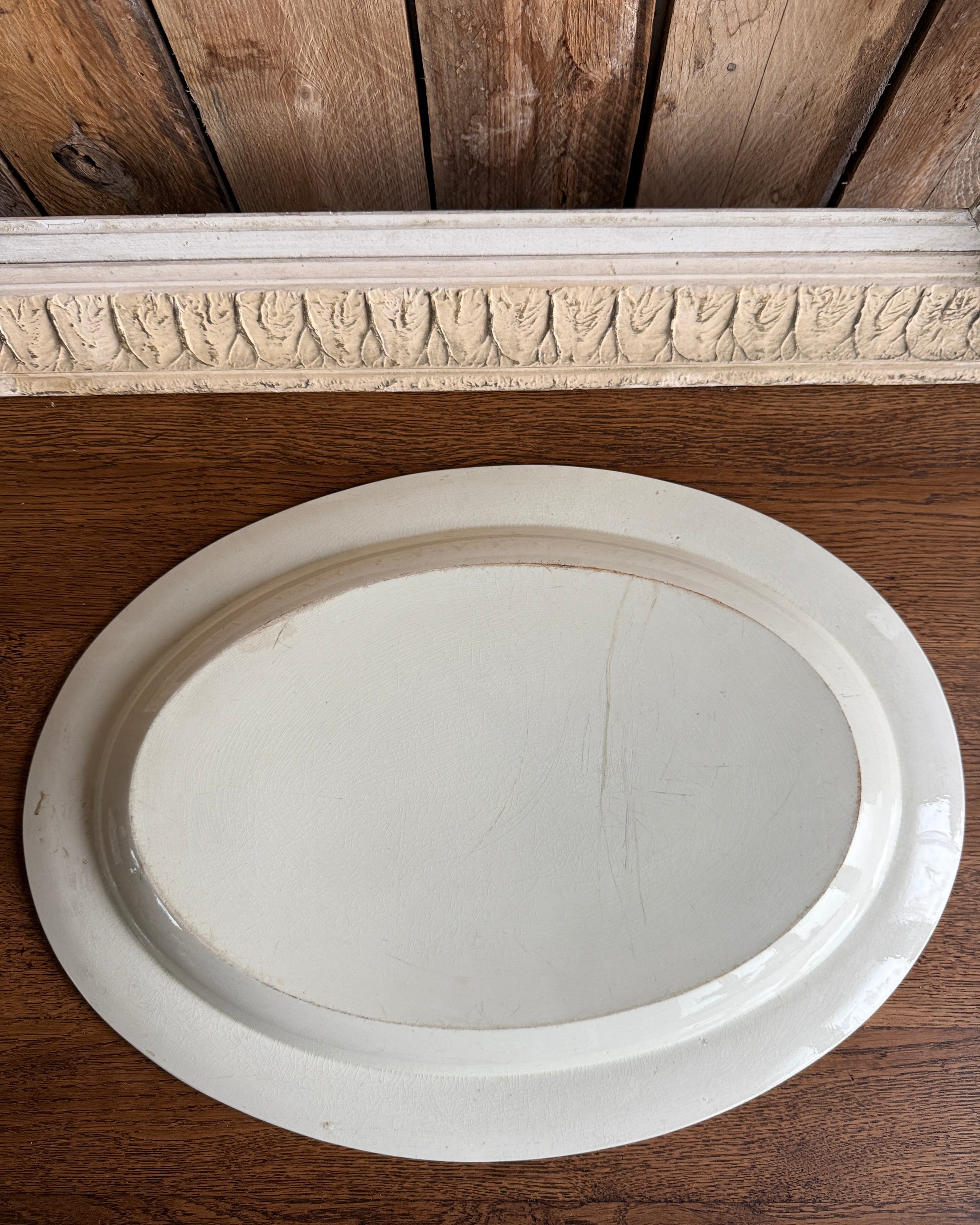 Grand plat blanc terre de fer