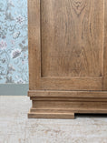 Charger l'image dans la visionneuse de la galerie, Grande armoire Art Déco en chêne
