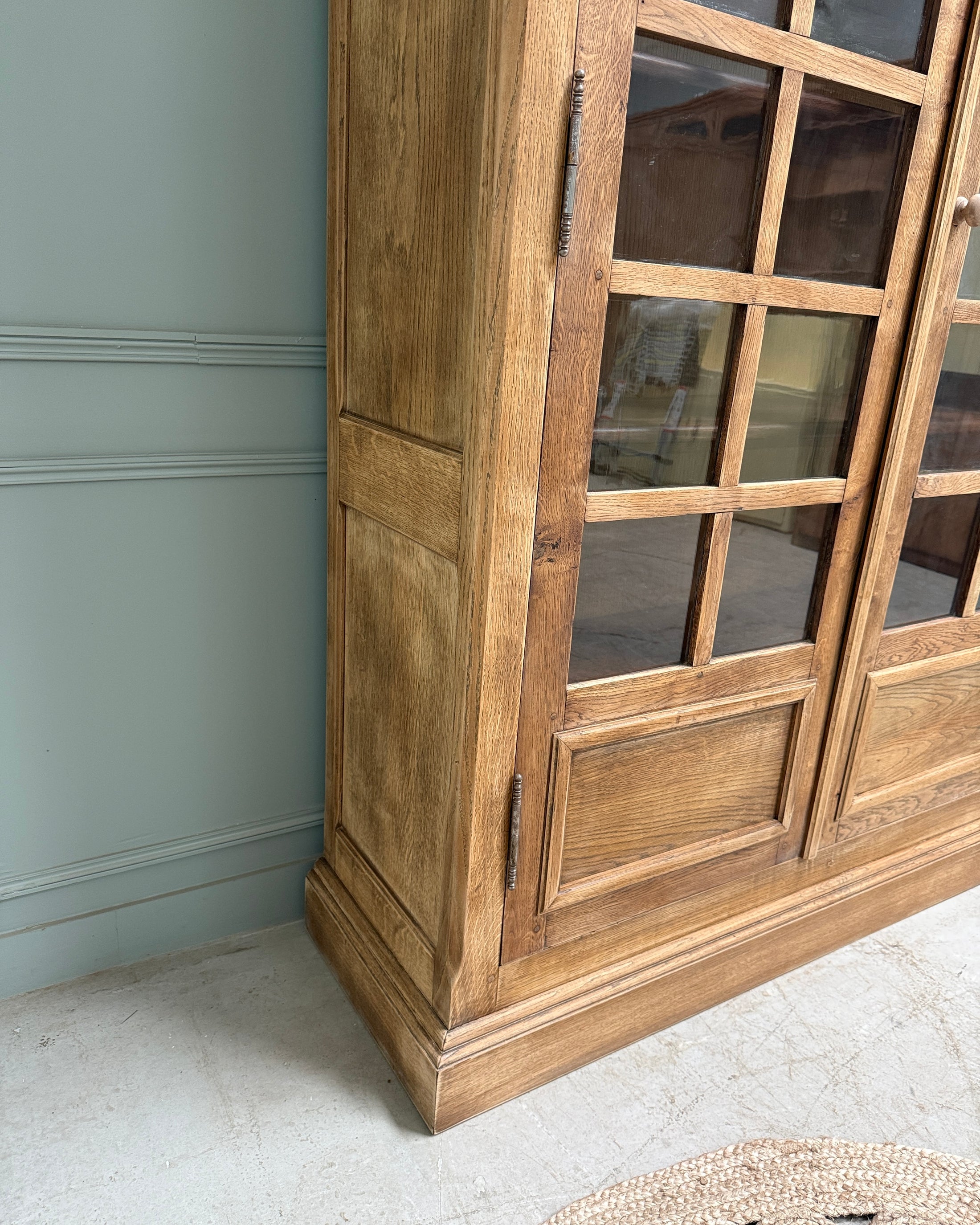 Grande vitrine vintage en chêne