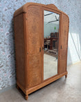 Charger l'image dans la visionneuse de la galerie, Grande armoire Art Déco en érable moucheté
