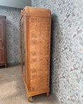 Charger l'image dans la visionneuse de la galerie, Grande armoire Art Déco en érable moucheté
