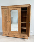 Charger l'image dans la visionneuse de la galerie, Grande armoire Art Déco en chêne
