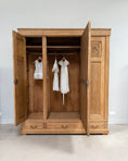 Charger l'image dans la visionneuse de la galerie, Grande armoire Art Déco en chêne
