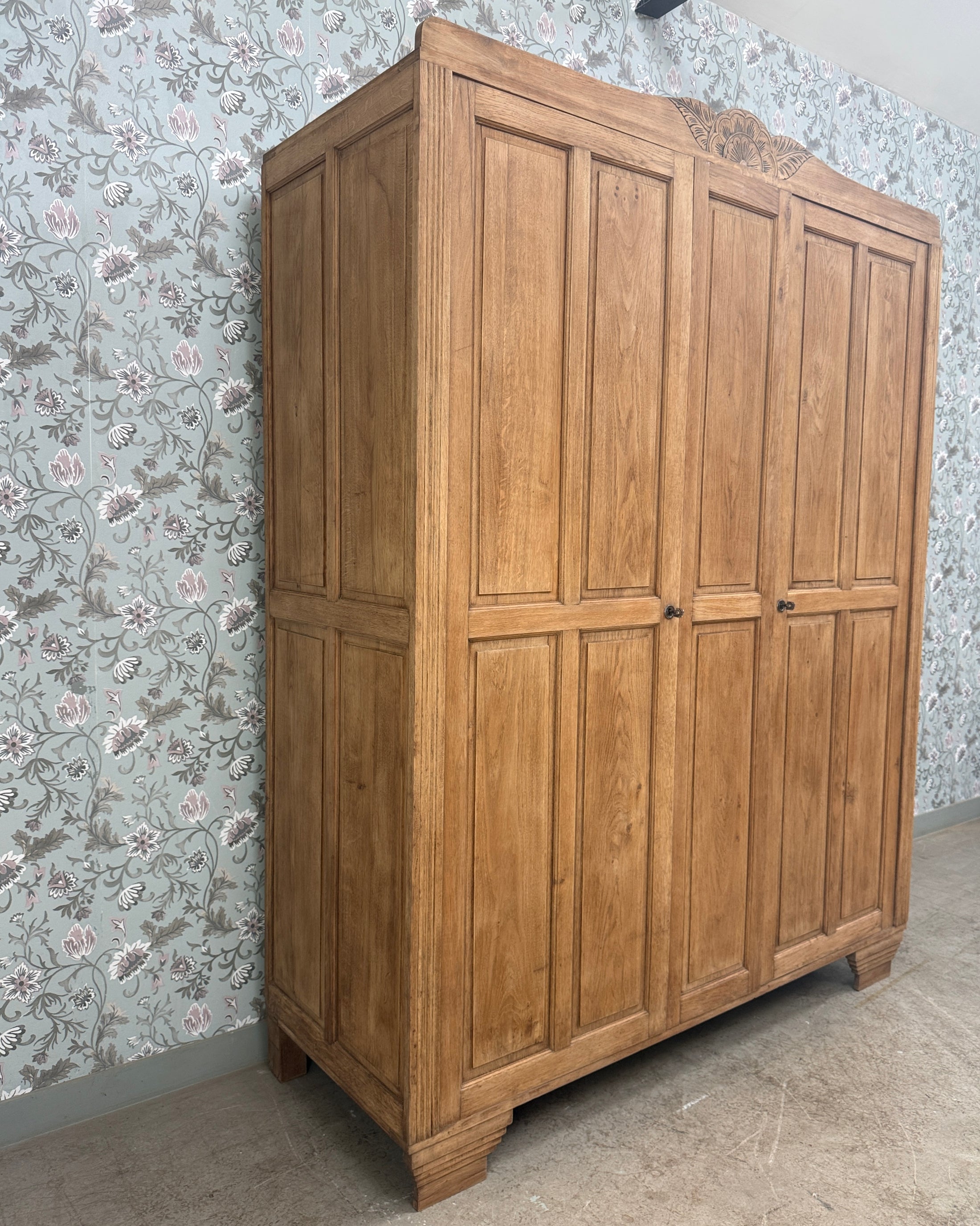 Grande armoire Art Déco en chêne massif