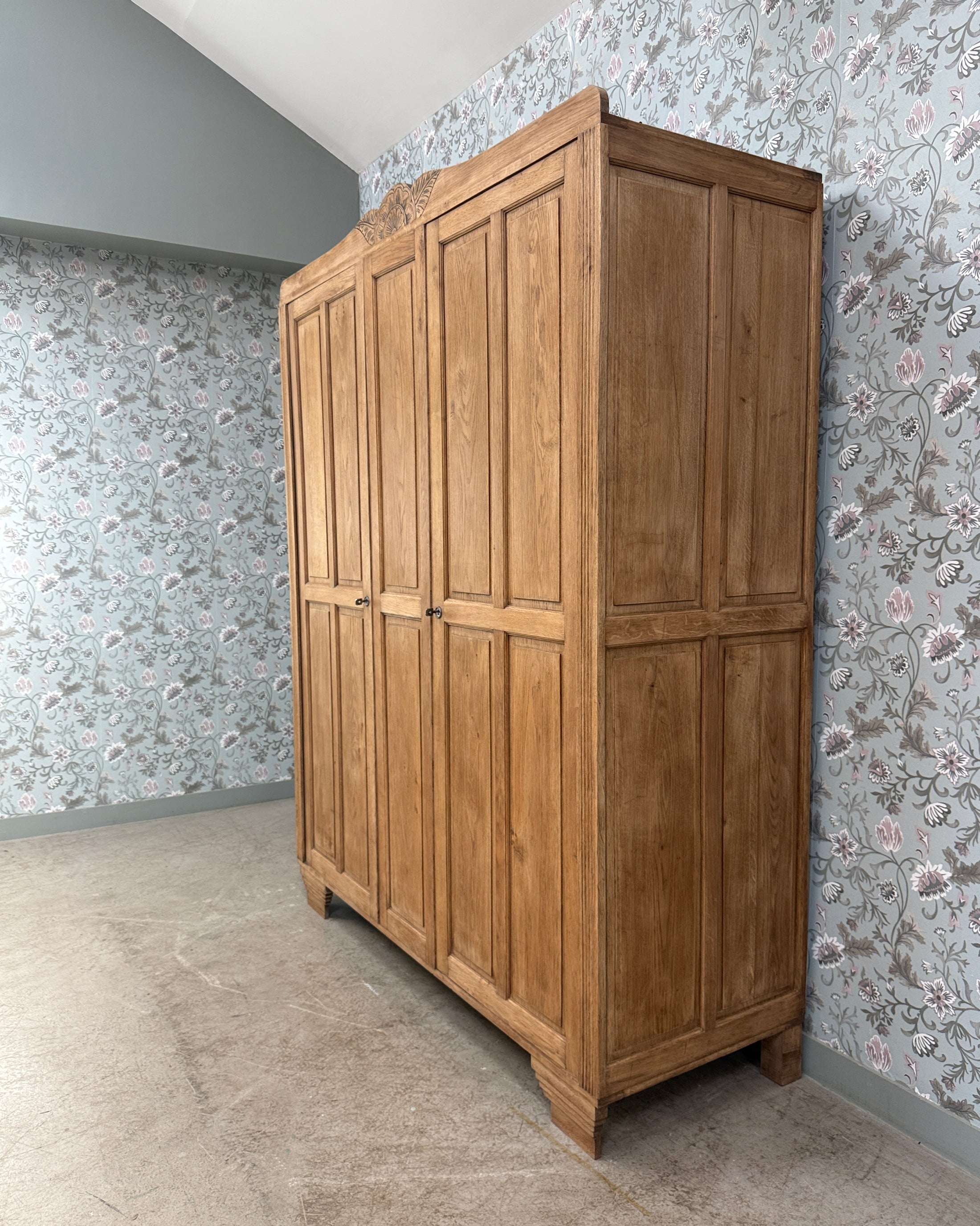 Grande armoire Art Déco en chêne massif