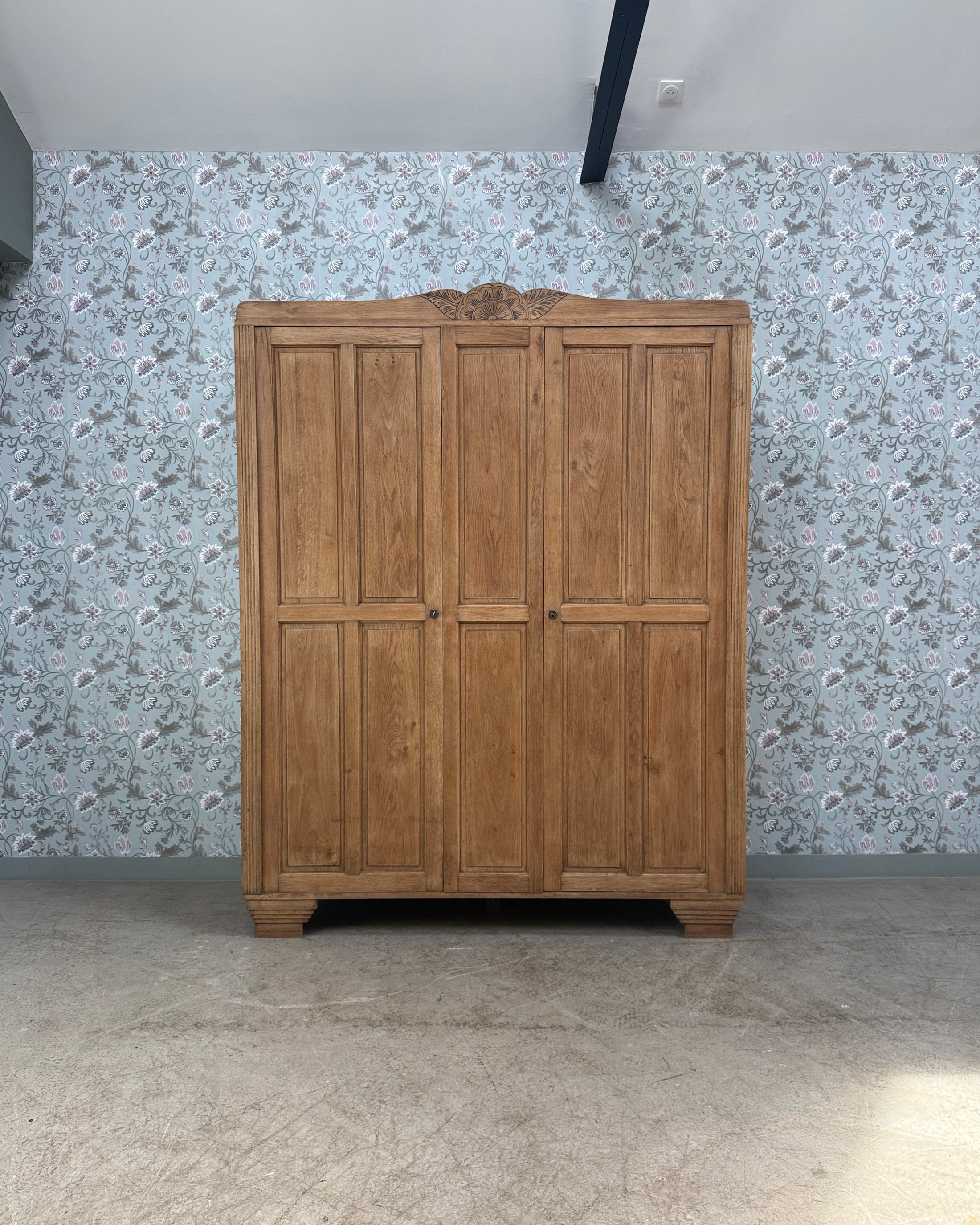 Grande armoire Art Déco en chêne massif