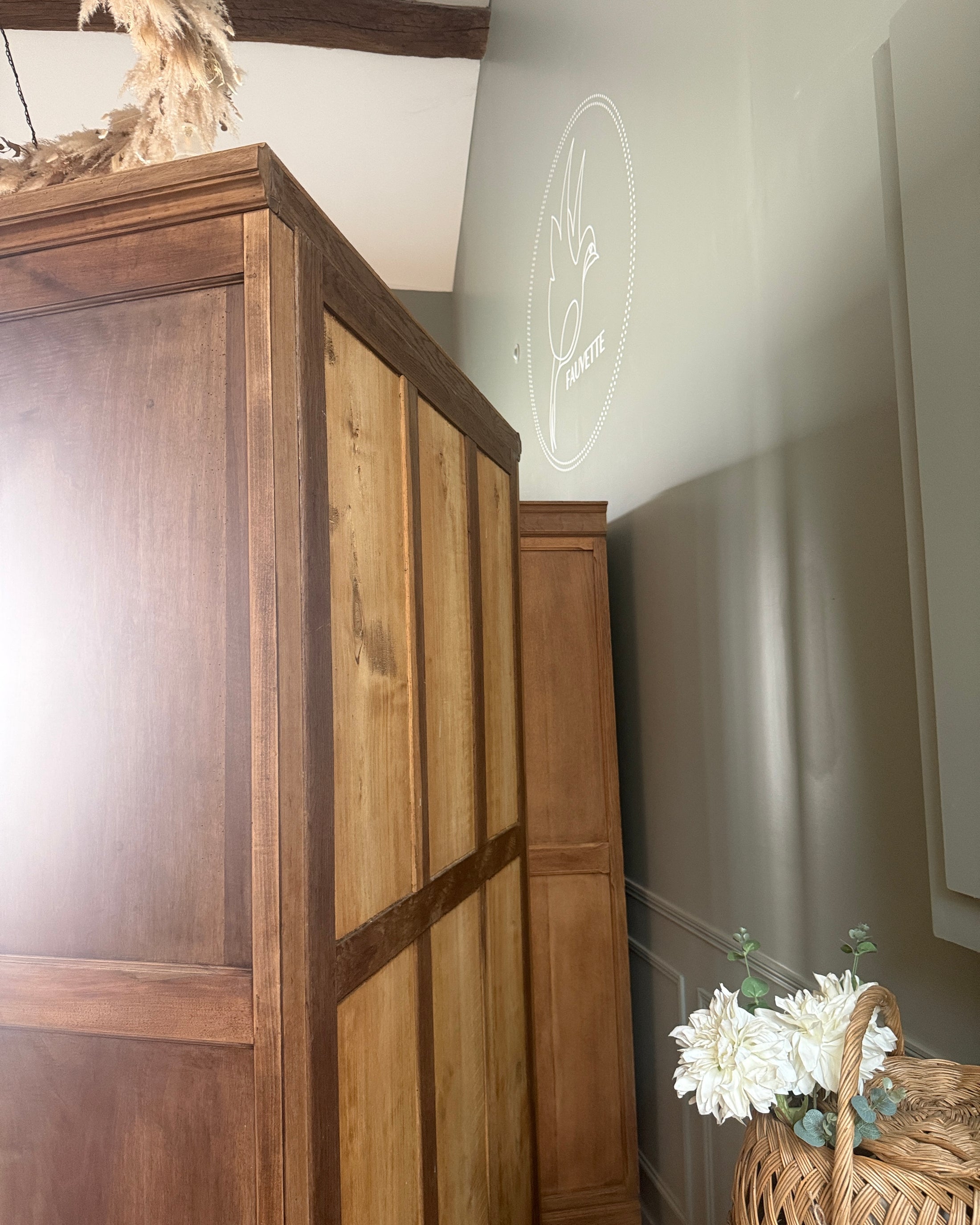 Grande armoire à glace de style Louis XVI