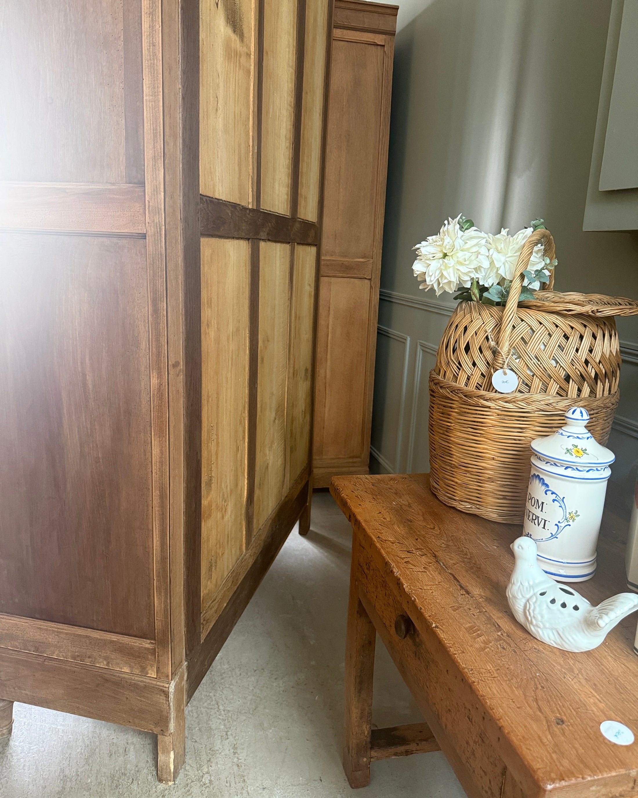 Grande armoire à glace de style Louis XVI