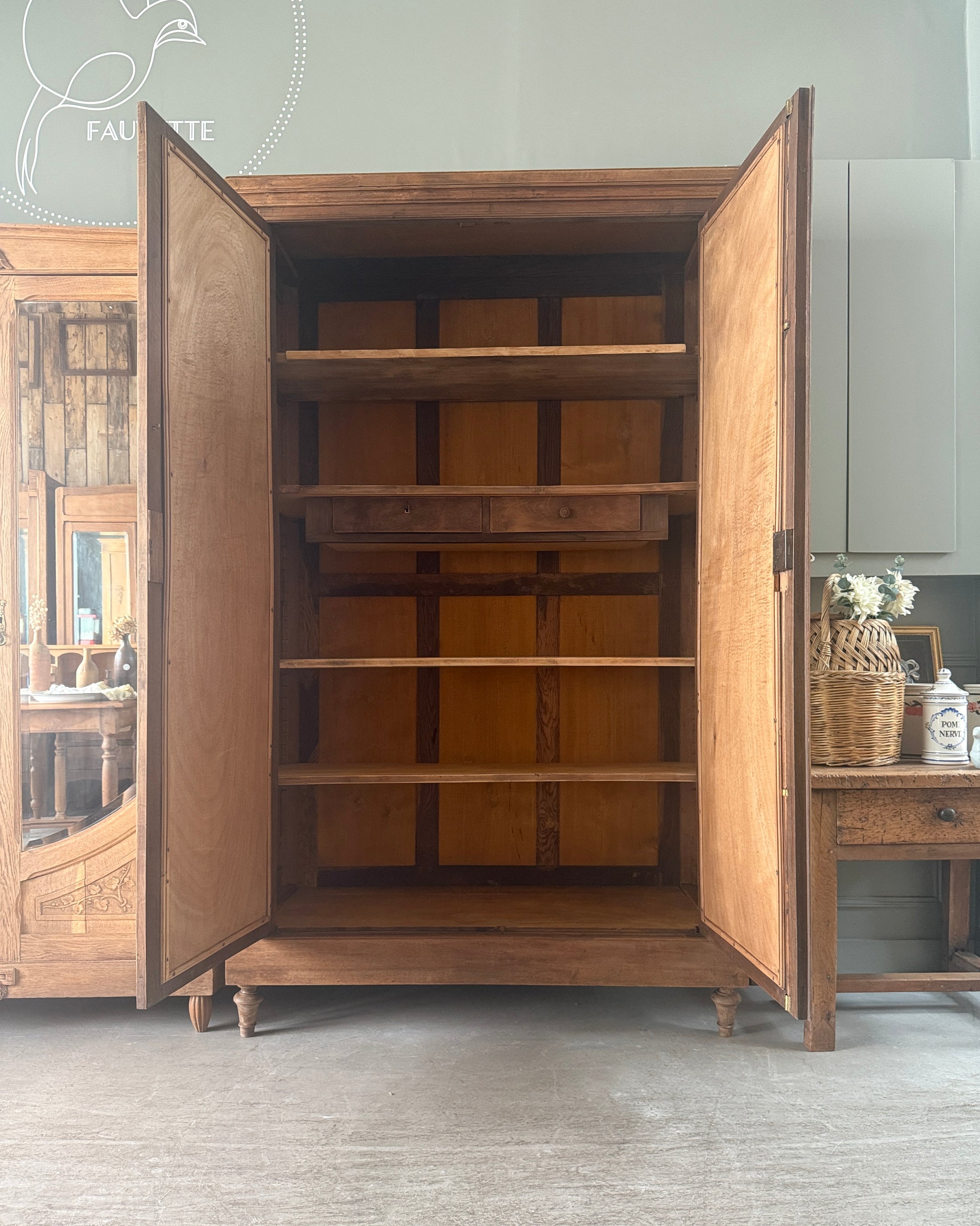Grande armoire à glace de style Louis XVI