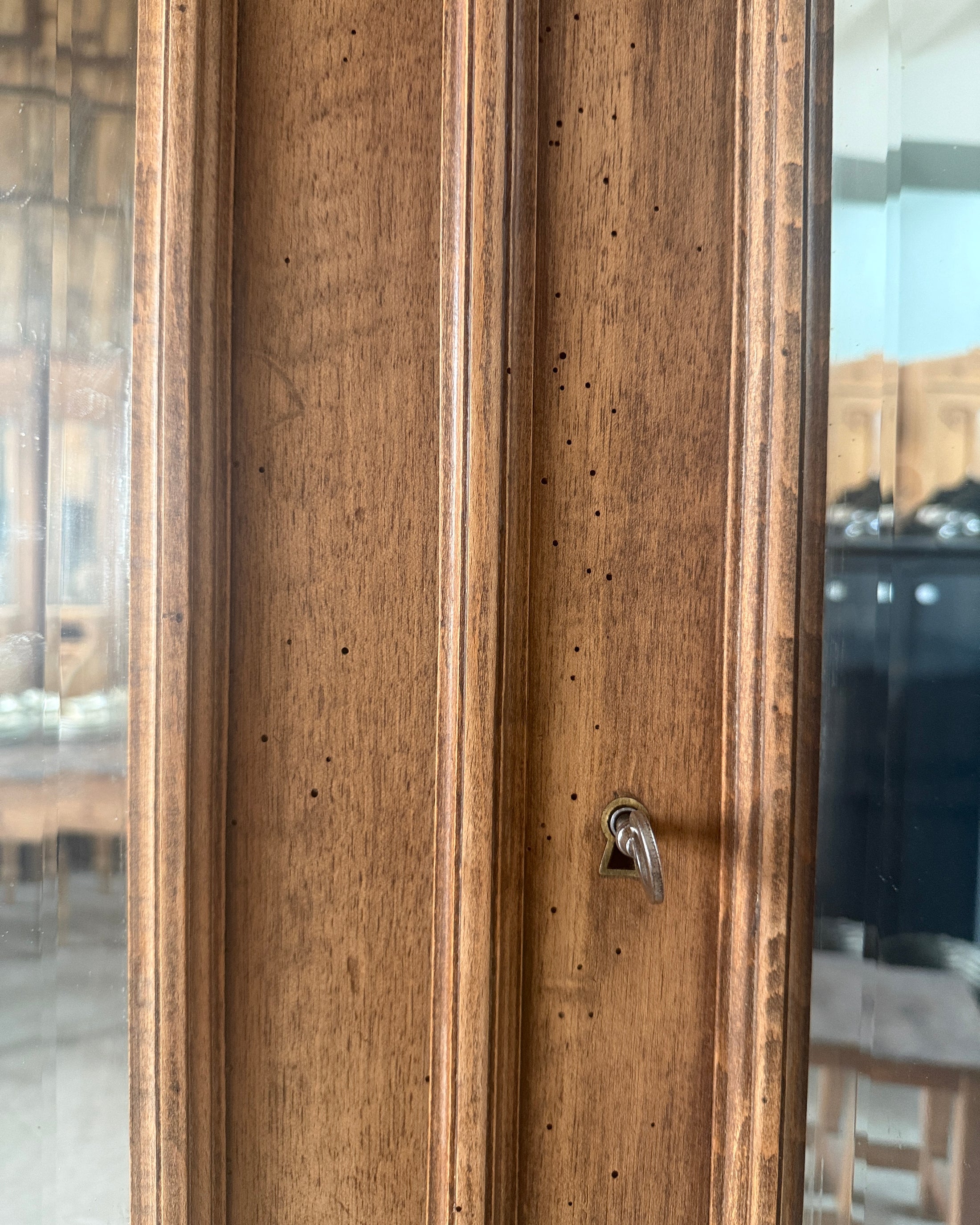 Grande armoire à glace de style Louis XVI