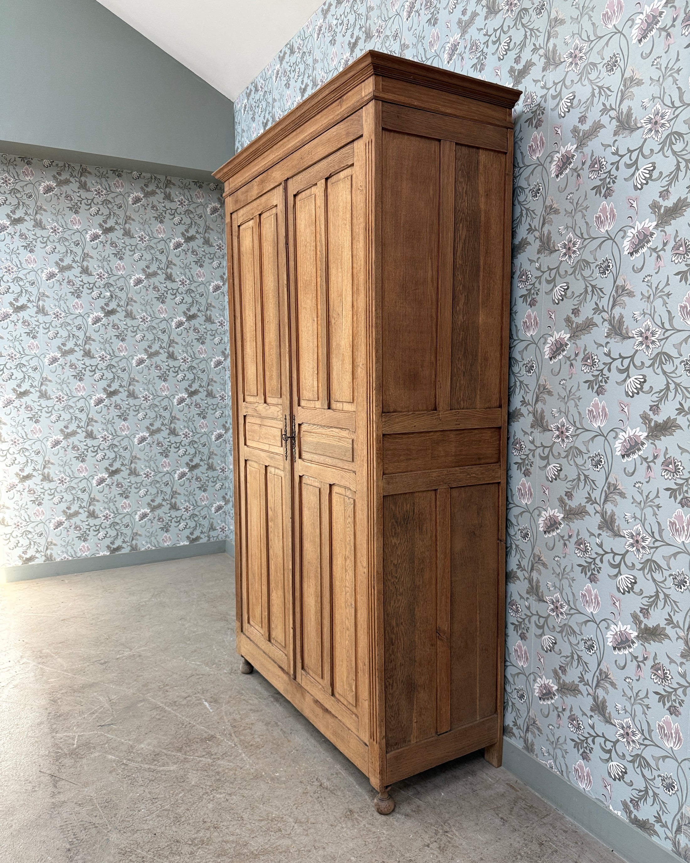 Grande armoire ancienne en chêne