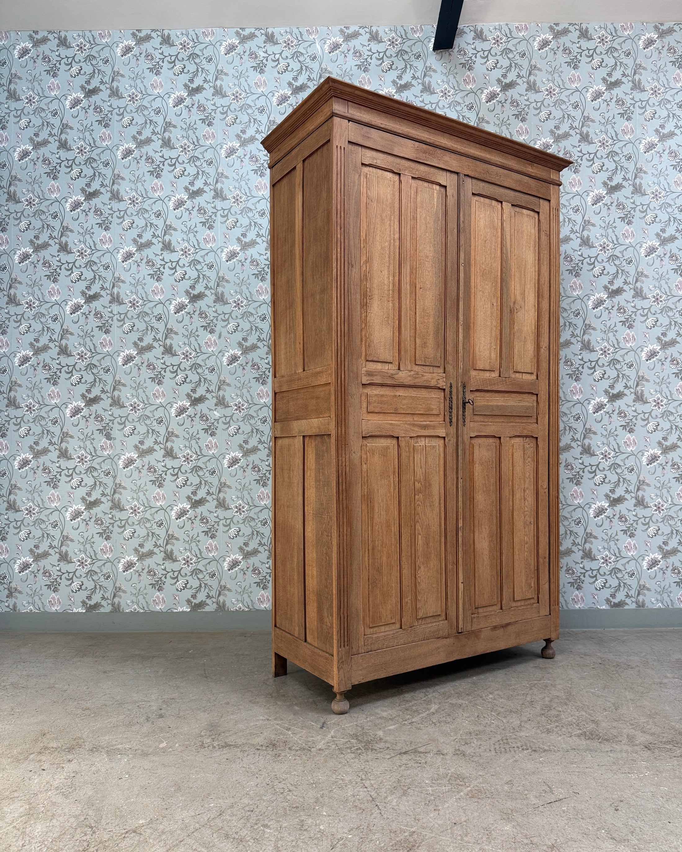Grande armoire ancienne en chêne