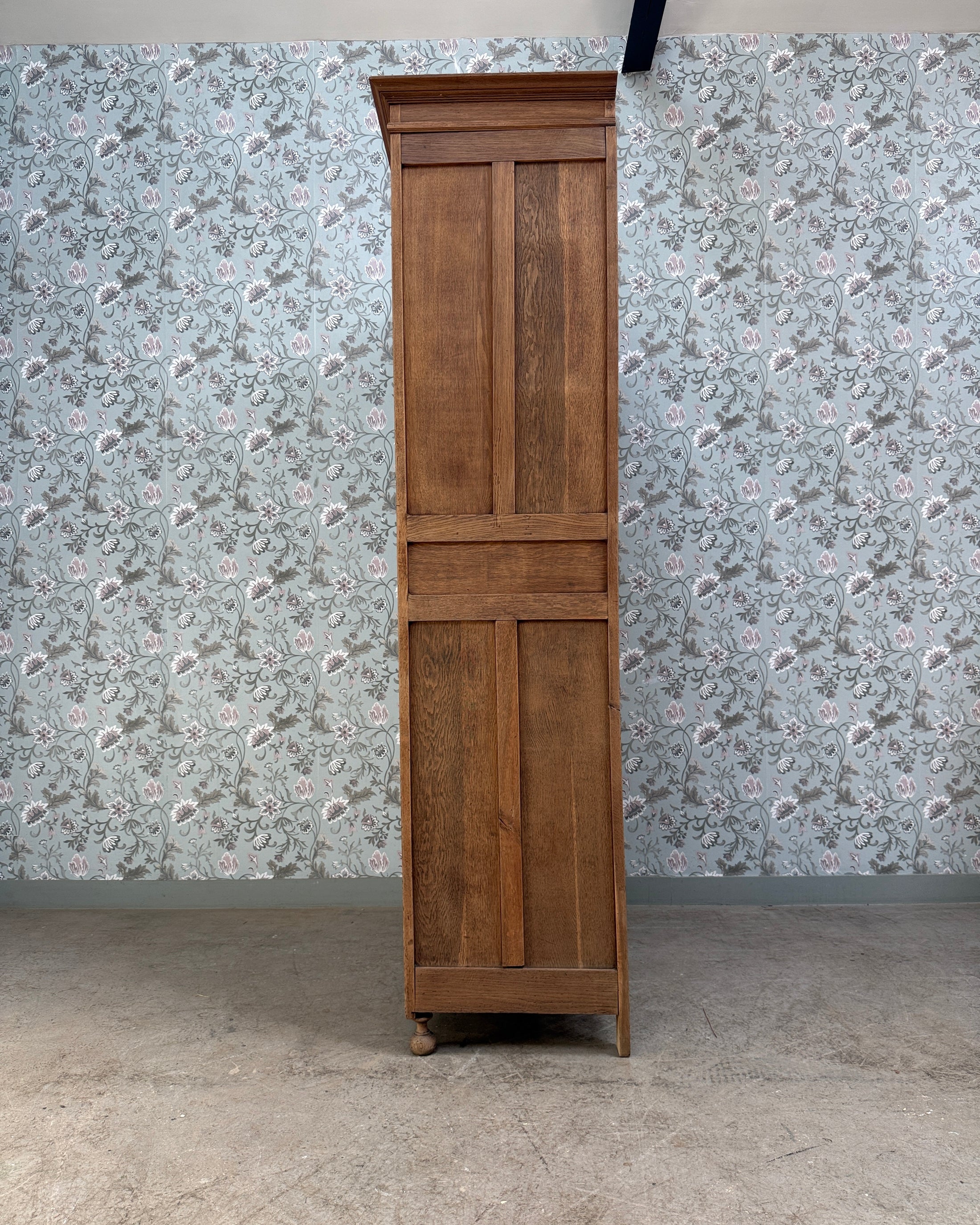 Grande armoire ancienne en chêne