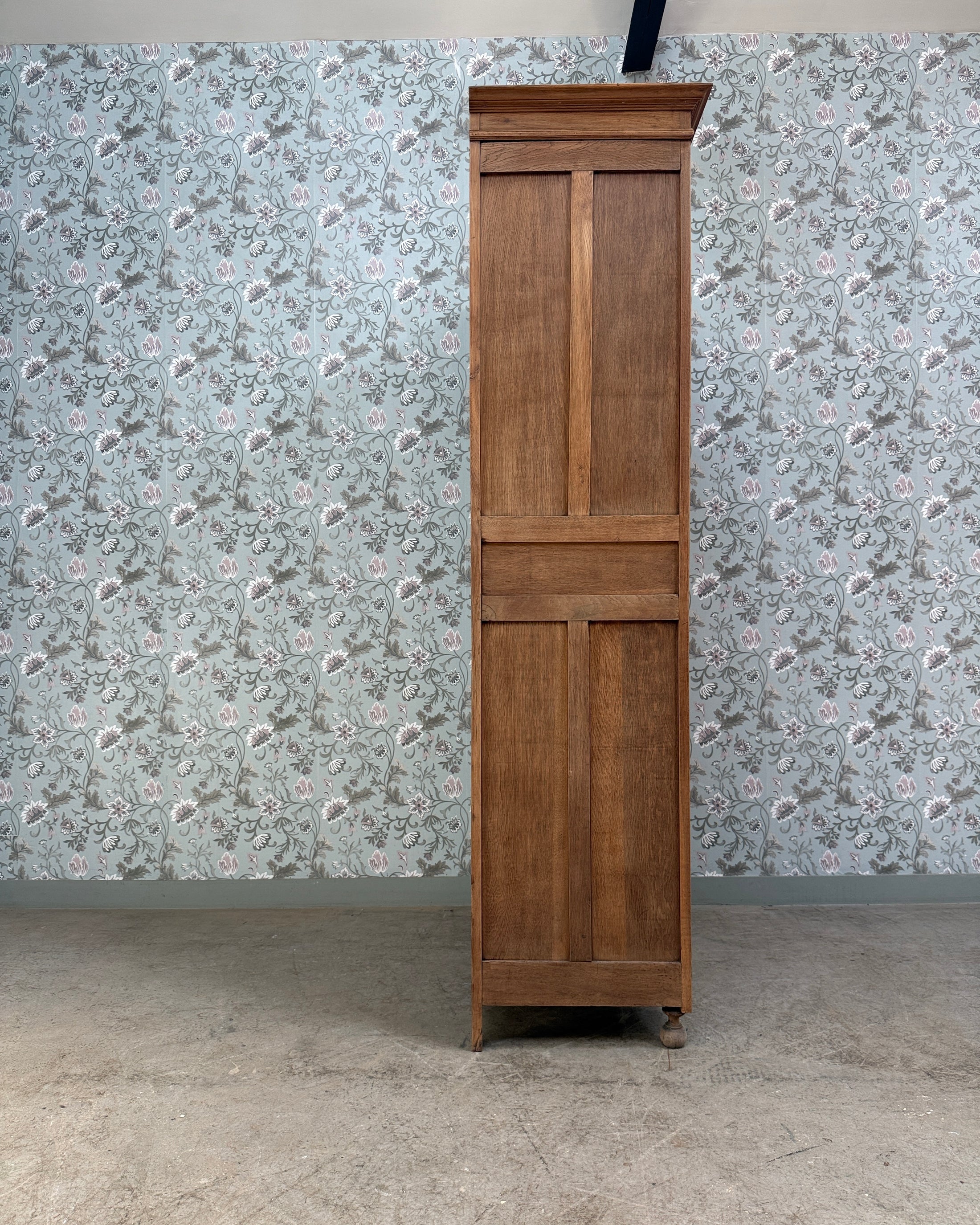 Grande armoire ancienne en chêne