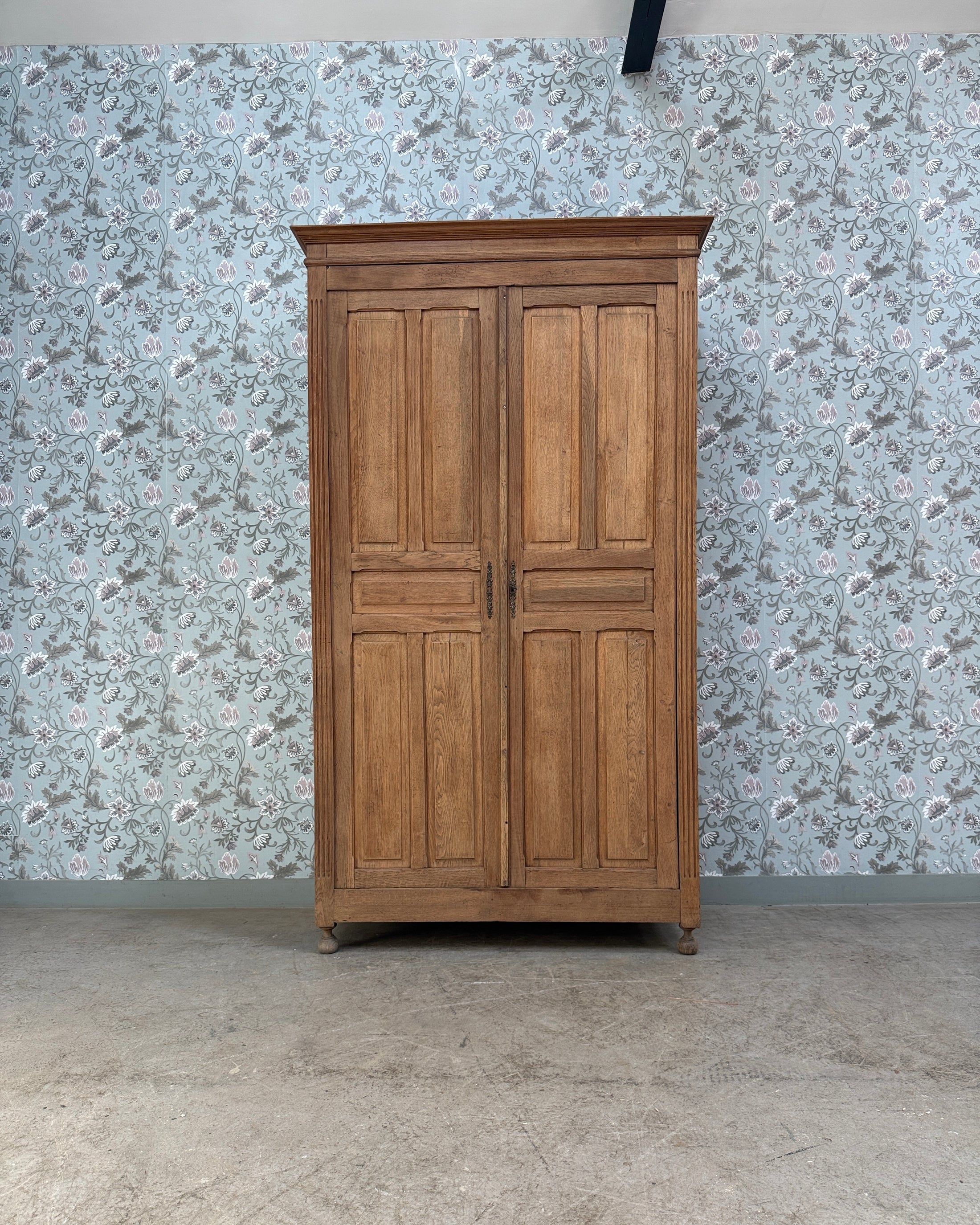 Grande armoire ancienne en chêne