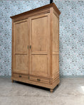 Charger l'image dans la visionneuse de la galerie, Grande armoire ancienne en chêne massif

