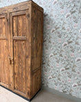 Charger l'image dans la visionneuse de la galerie, Grande armoire d’atelier ancienne en bois massif
