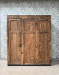 Charger l'image dans la visionneuse de la galerie, Grande armoire d’atelier ancienne en bois massif
