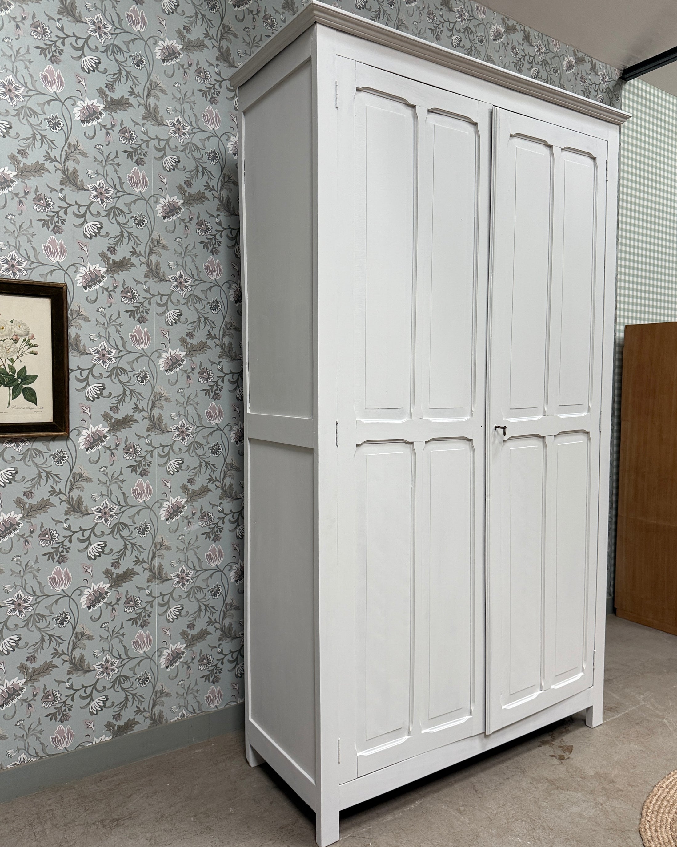 Grande armoire parisienne avec penderie