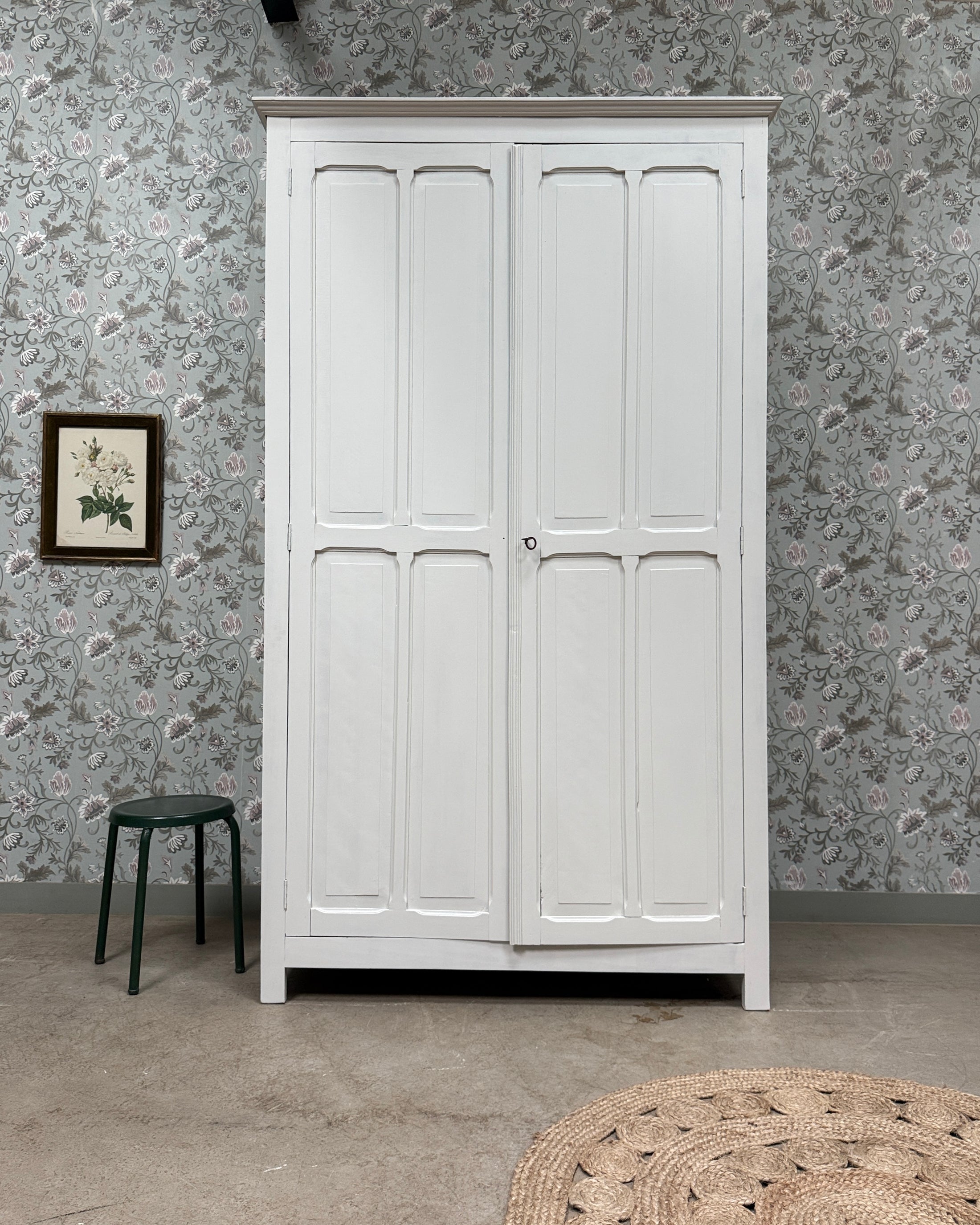 Grande armoire parisienne avec penderie